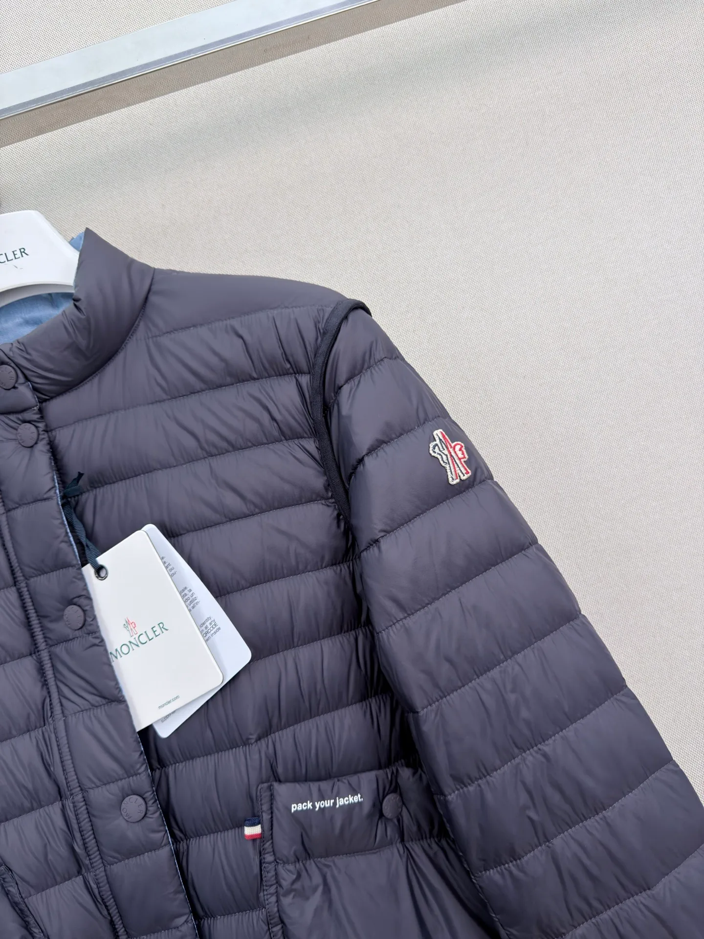 Women's Jackets And Down Jackets MONCLER 17919452