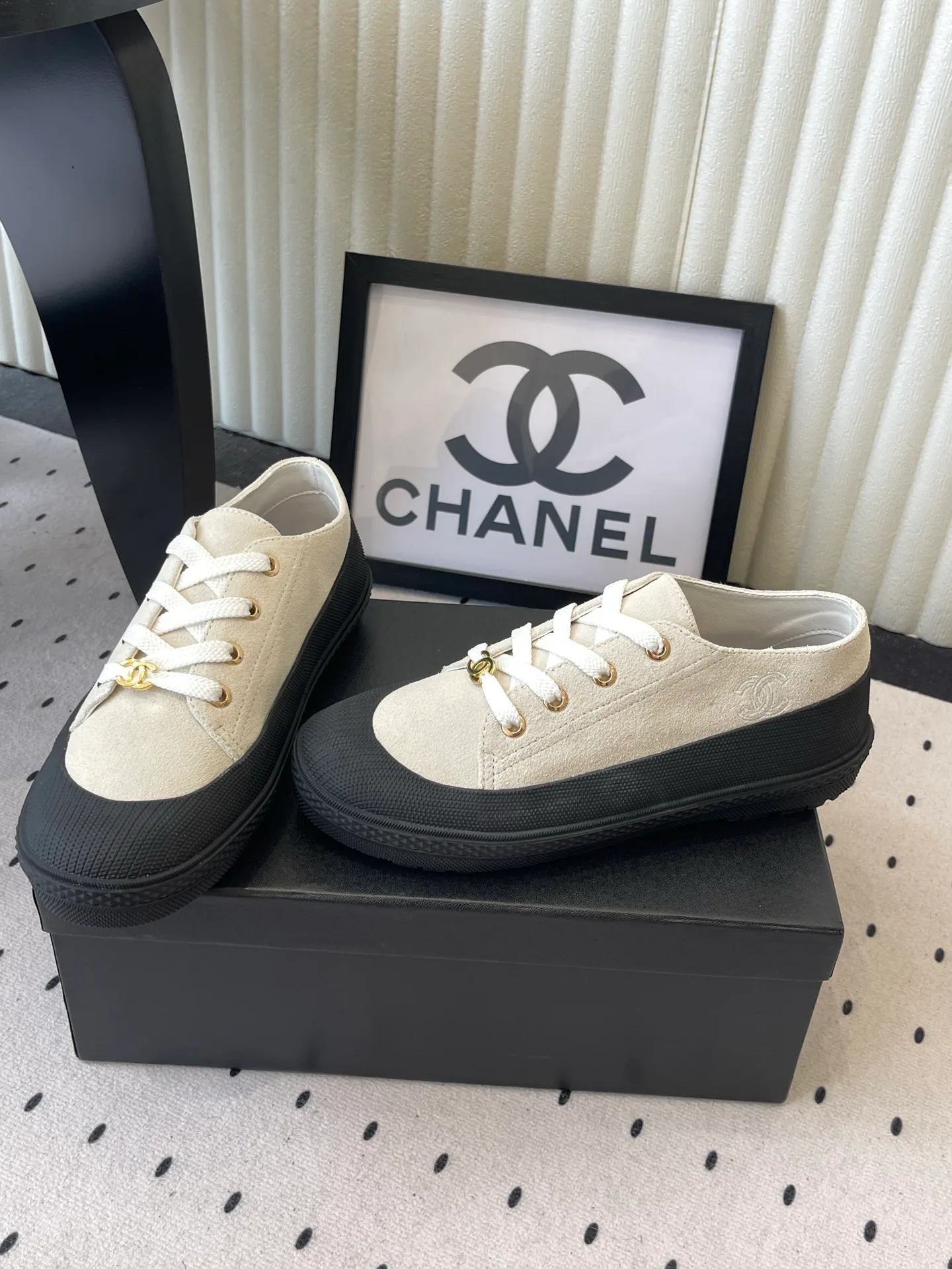Women's Sneakers CHANEL 18069859