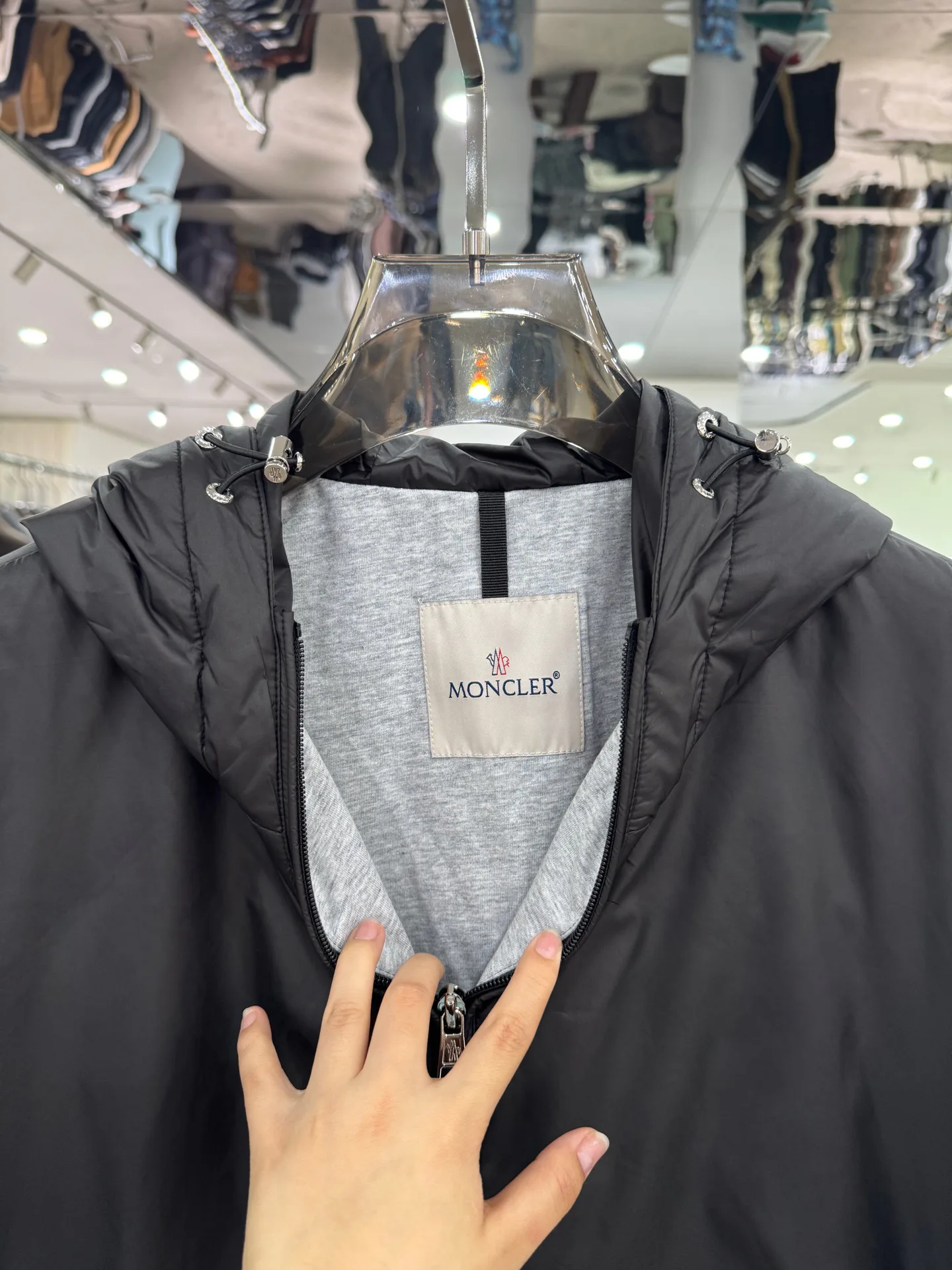 Men's Jackets And Down Jackets MONCLER 18084260