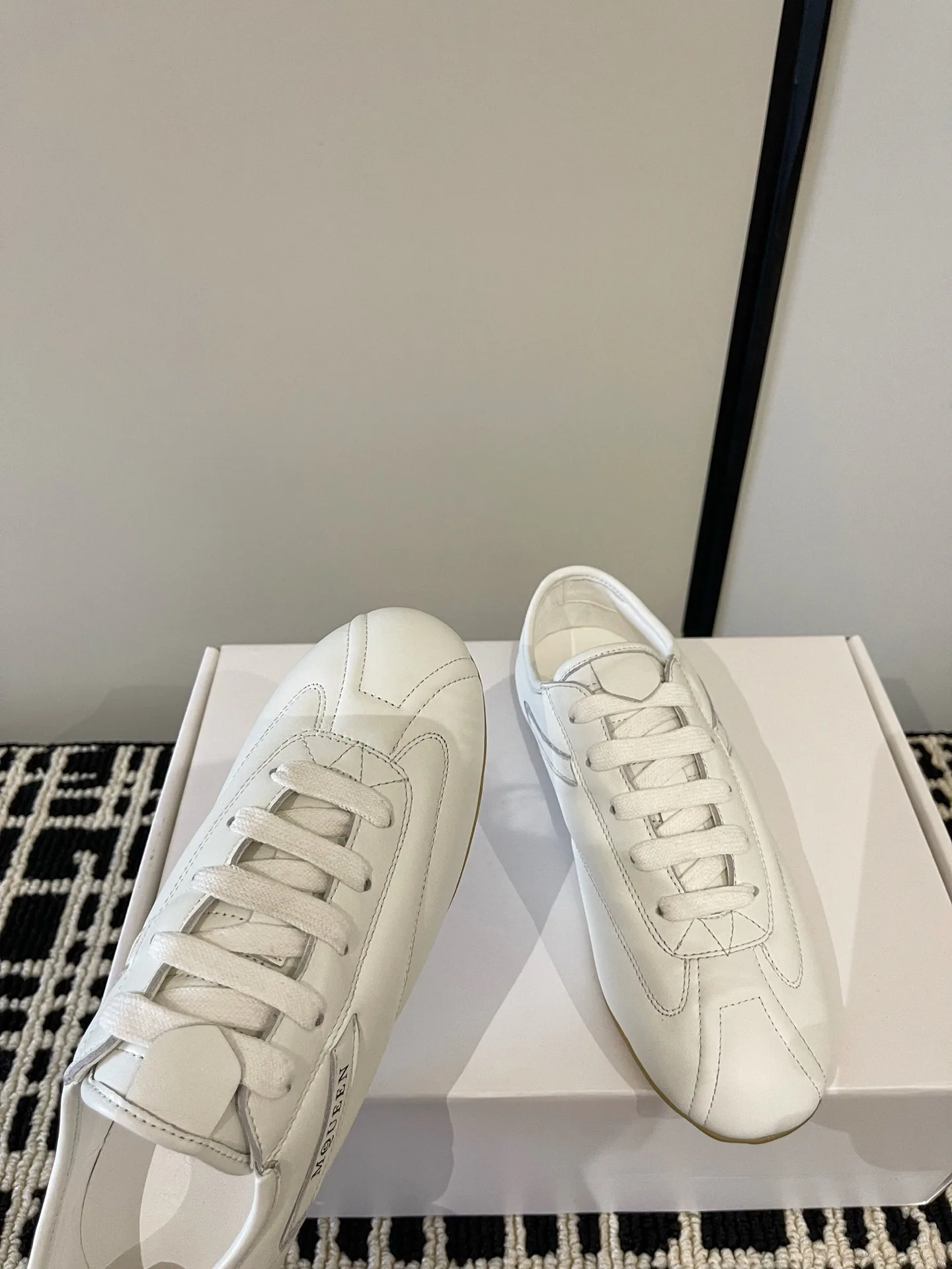 Women's Sneakers ALEXANDER MCQUEEN 18386237