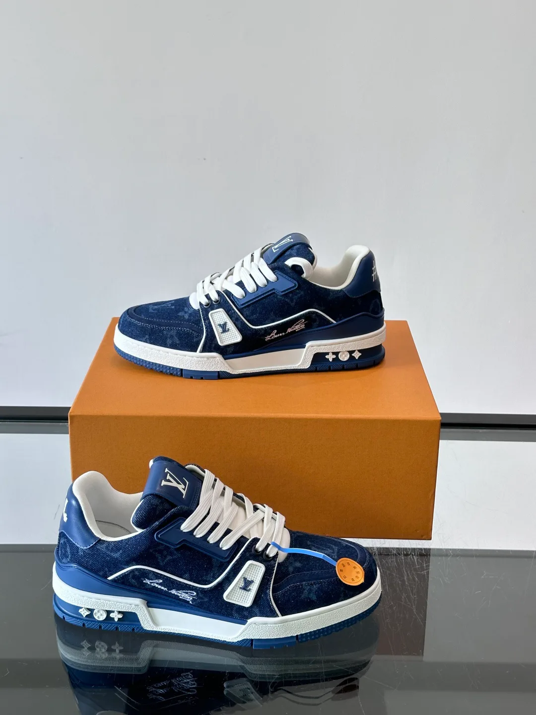 Men's Sneakers LOUIS VUITTON 18321740