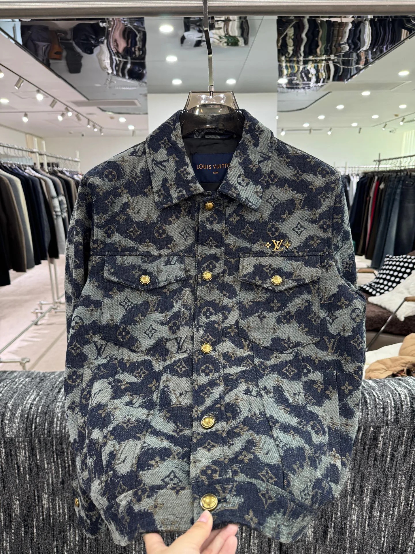 Men's Jackets And Down Jackets LOUIS VUITTON 18084247