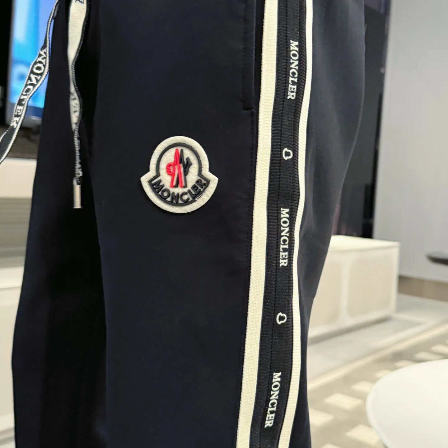 Men's Trousers MONCLER 18499668