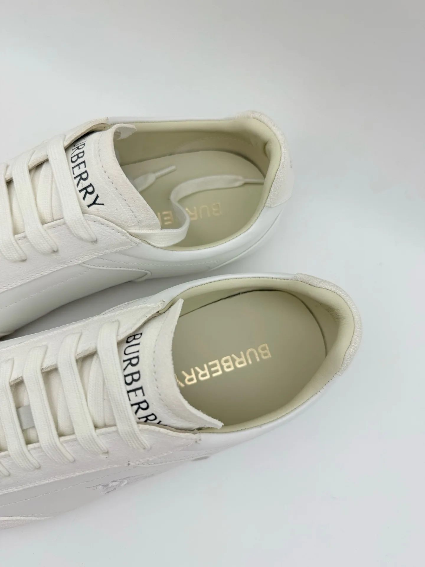 Кроссовки Женские Burberry 18589209