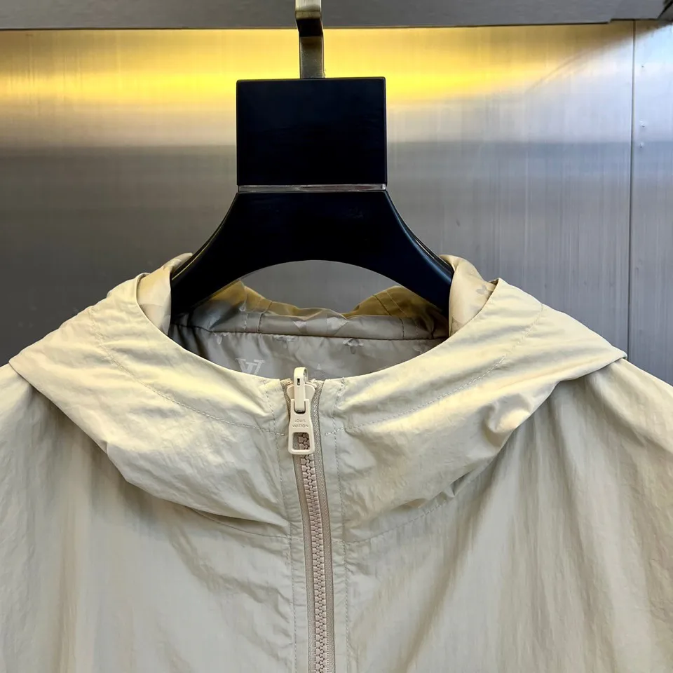 Women's Jackets And Down Jackets LOUIS VUITTON 18416821