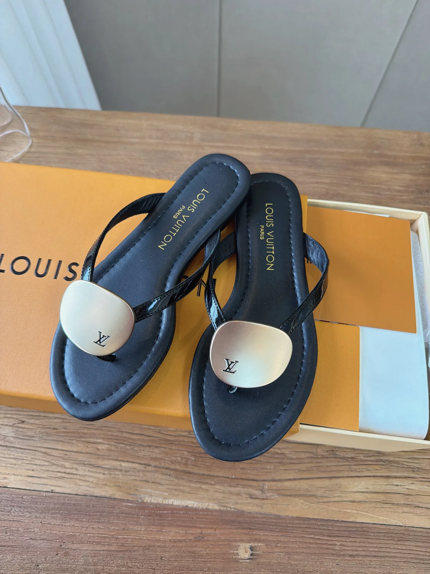Women's Flip-Flops LOUIS VUITTON 17620620