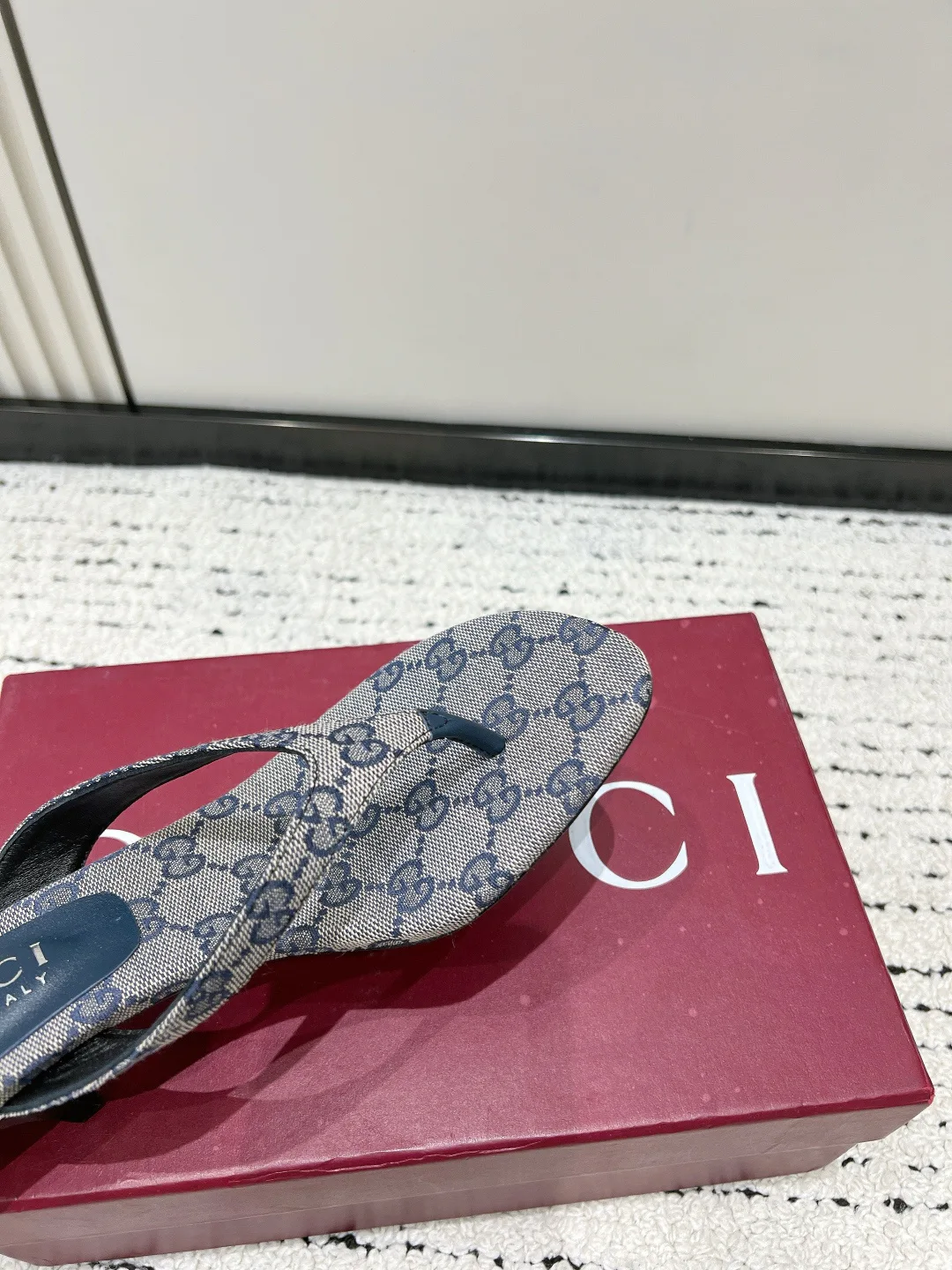 Women's Flip-Flops GUCCI 17637840