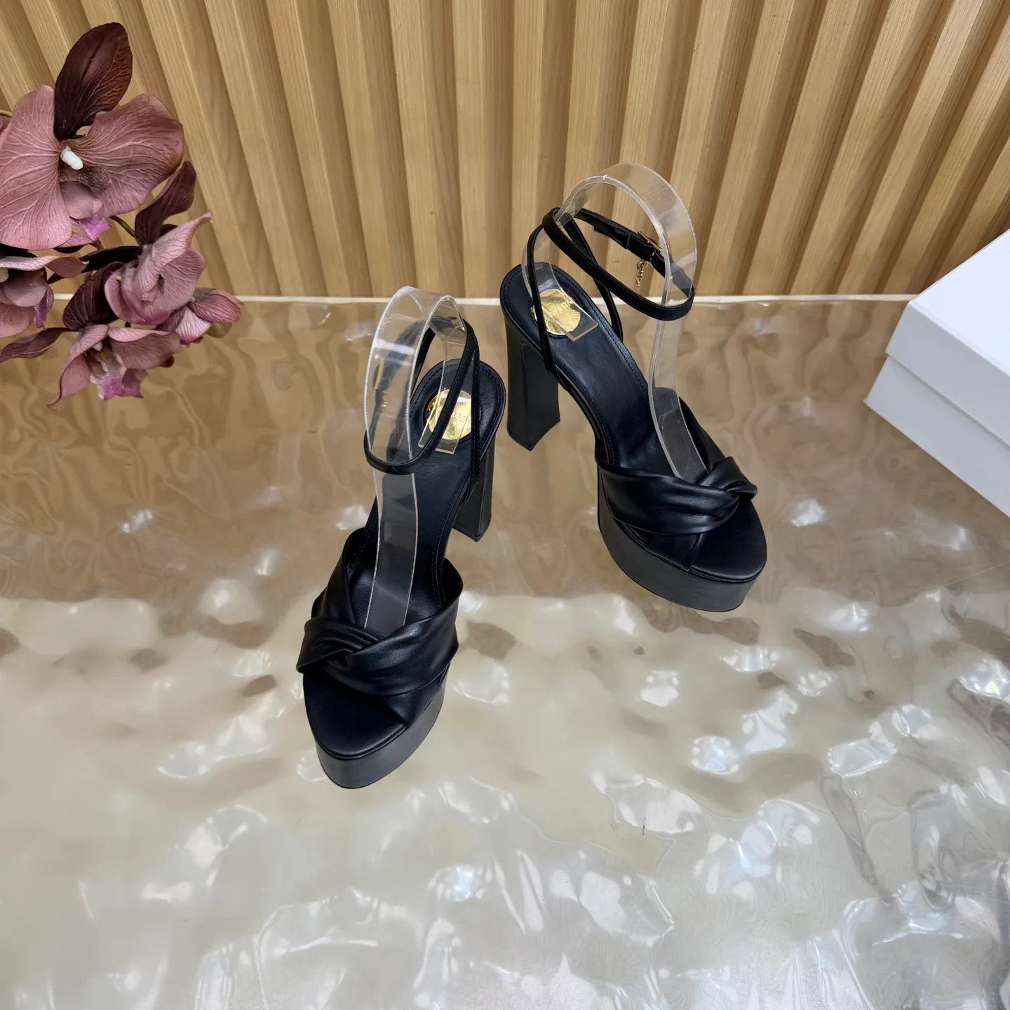 Women's Open-Toe Sandals SAINT LAURENT 18235636