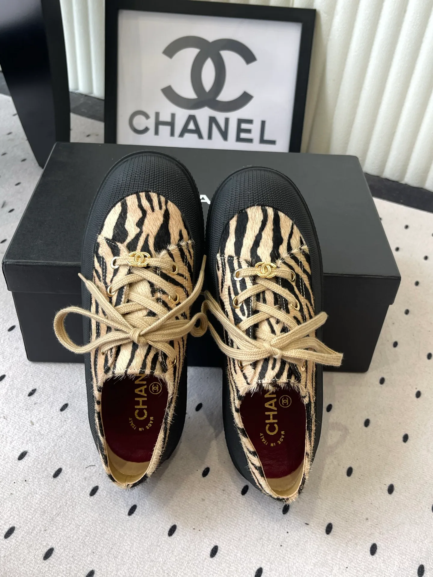 Women's Sneakers CHANEL 18069872