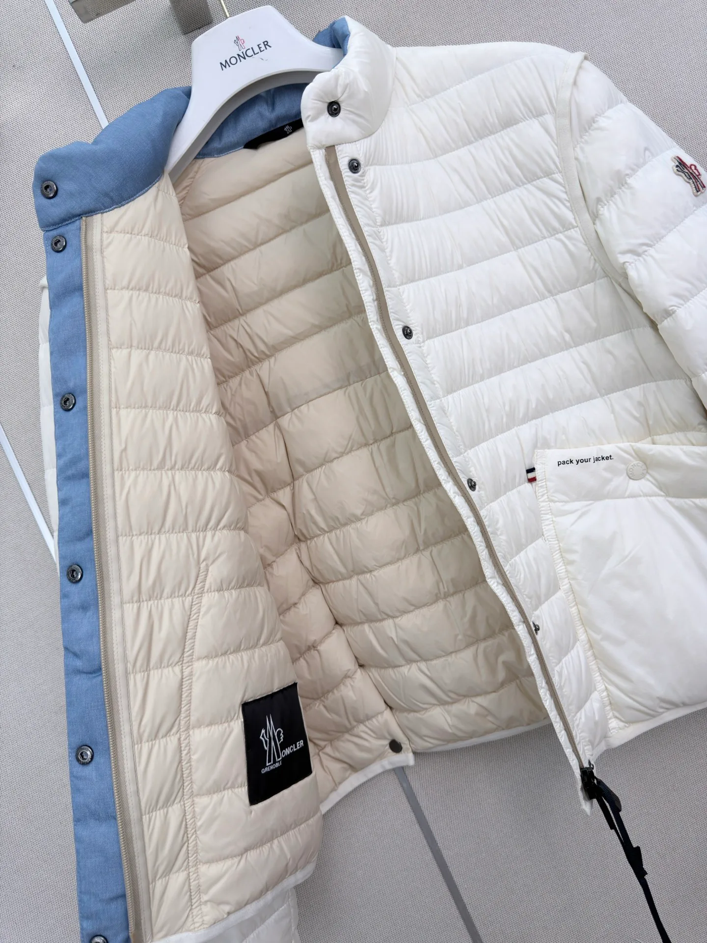Women's Jackets And Down Jackets MONCLER 17919453