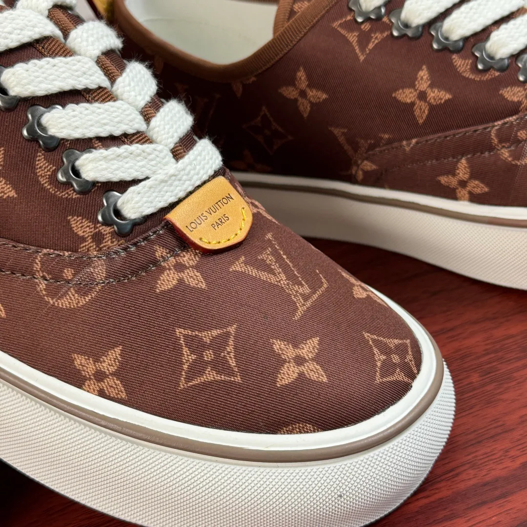 Men's Sneakers LOUIS VUITTON 18100538