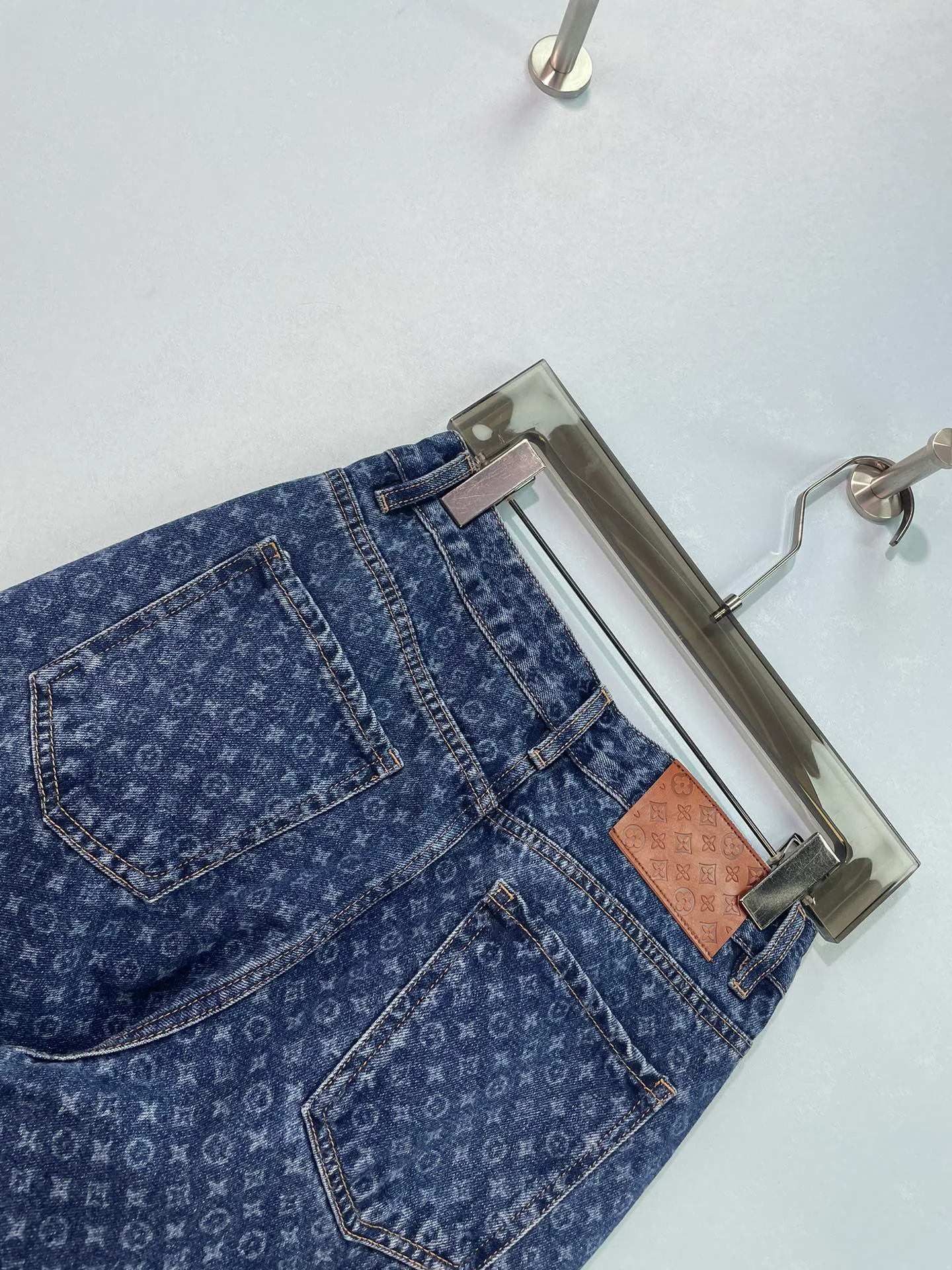Джинсы Женские Louis Vuitton 18662337