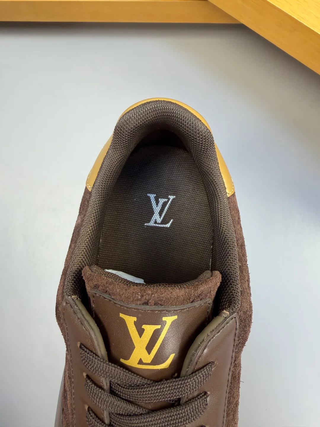 Women's Sneakers LOUIS VUITTON 17765802