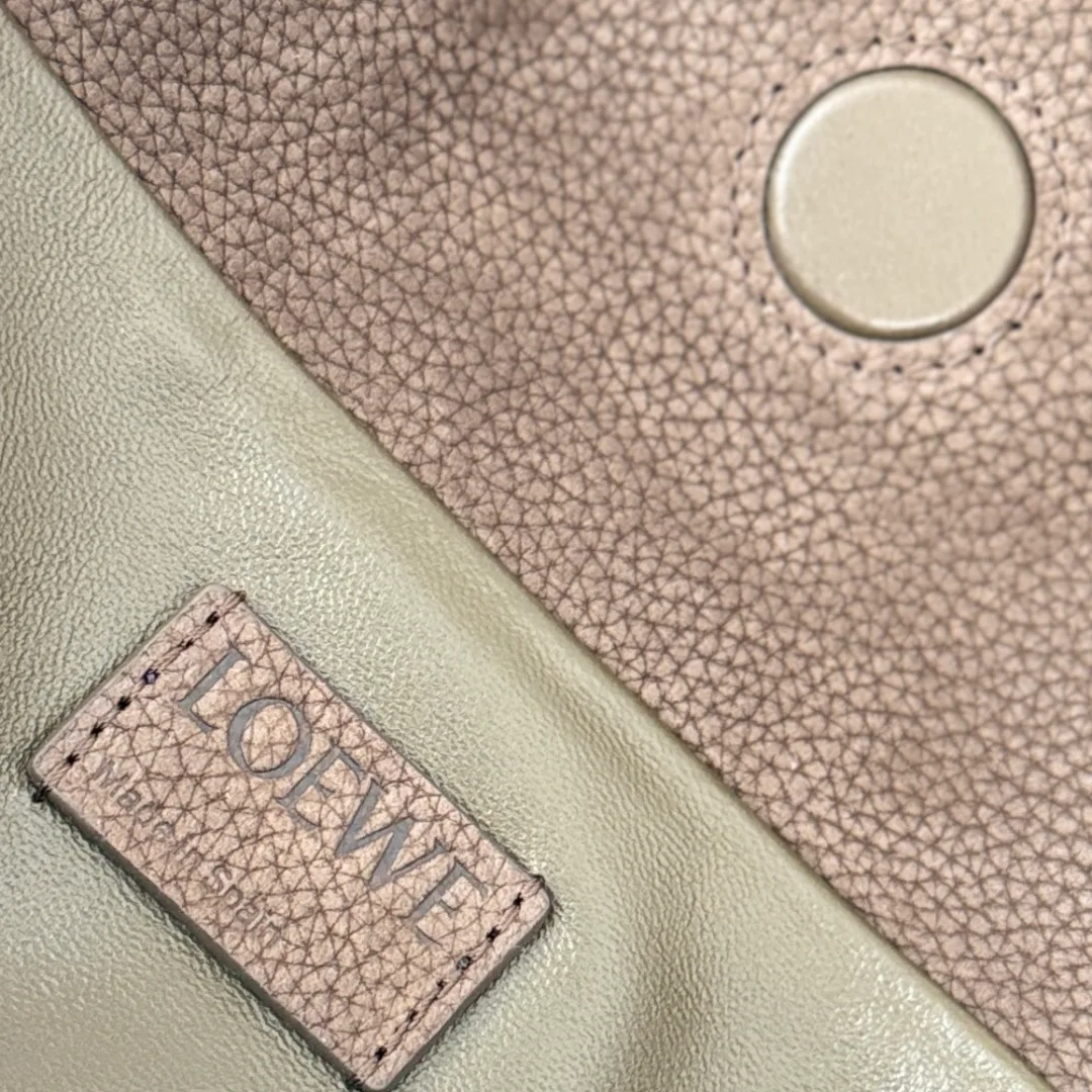 Women's Classic Handbags LOEWE 18383412