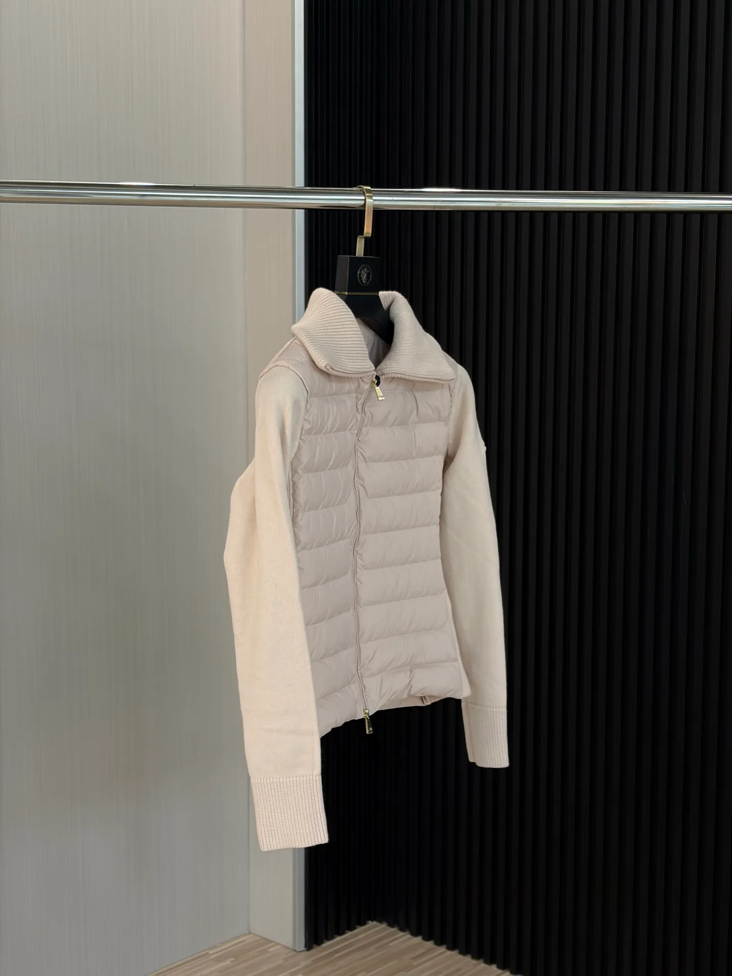 Куртки И Пуховики Женские Moncler 18600015
