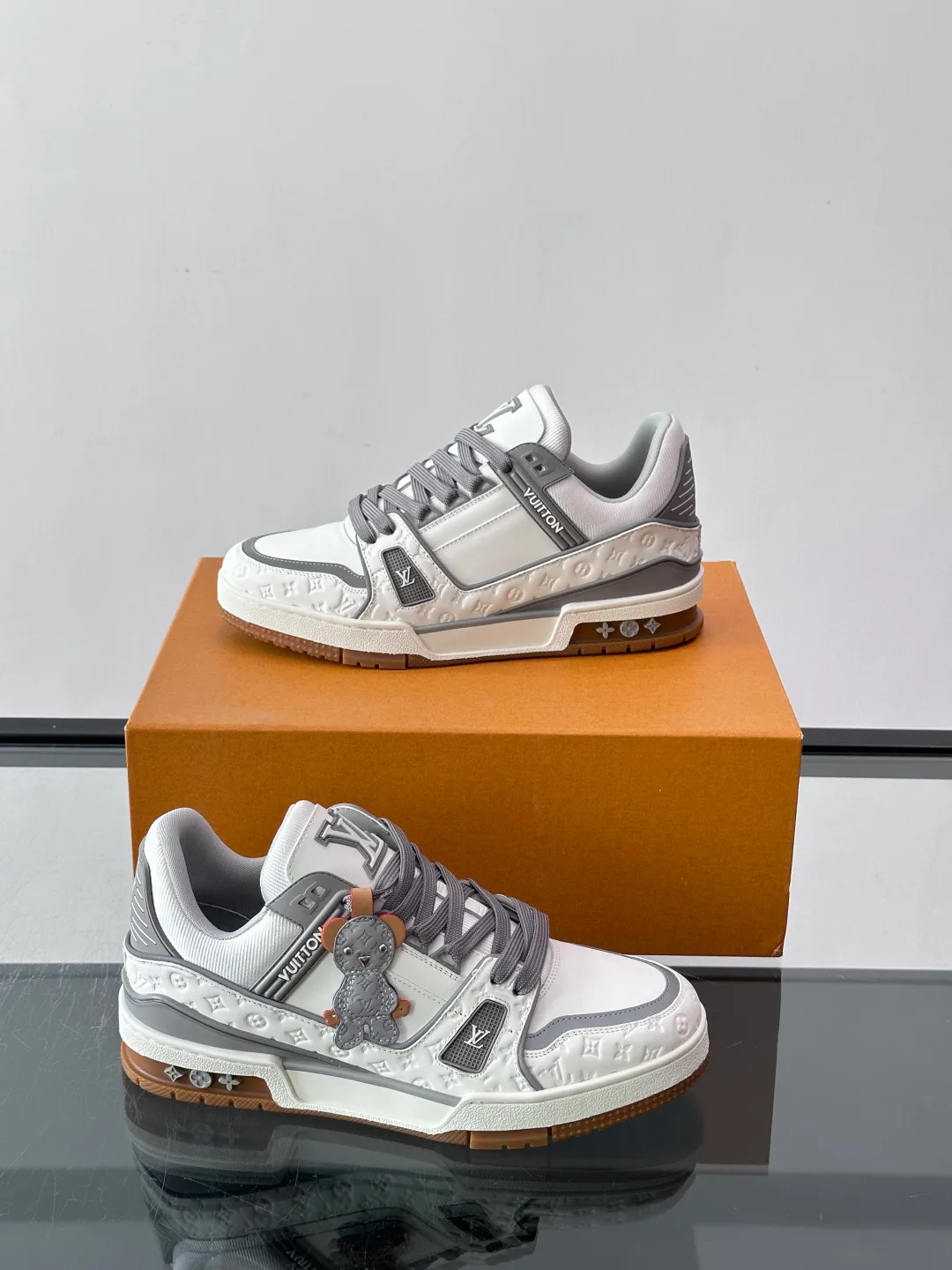 Women's Sneakers LOUIS VUITTON 18102724