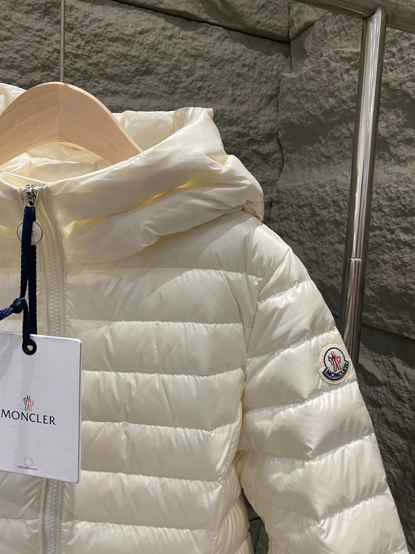 Women's Jackets And Down Jackets MONCLER 17964338