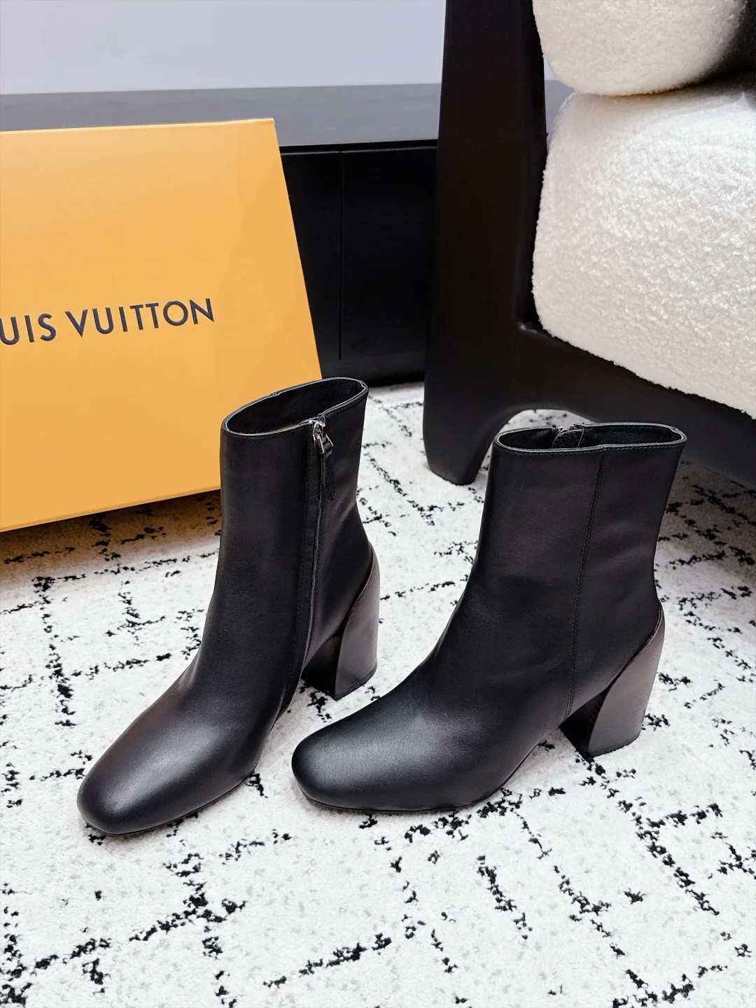 Women's Booties LOUIS VUITTON 18505555