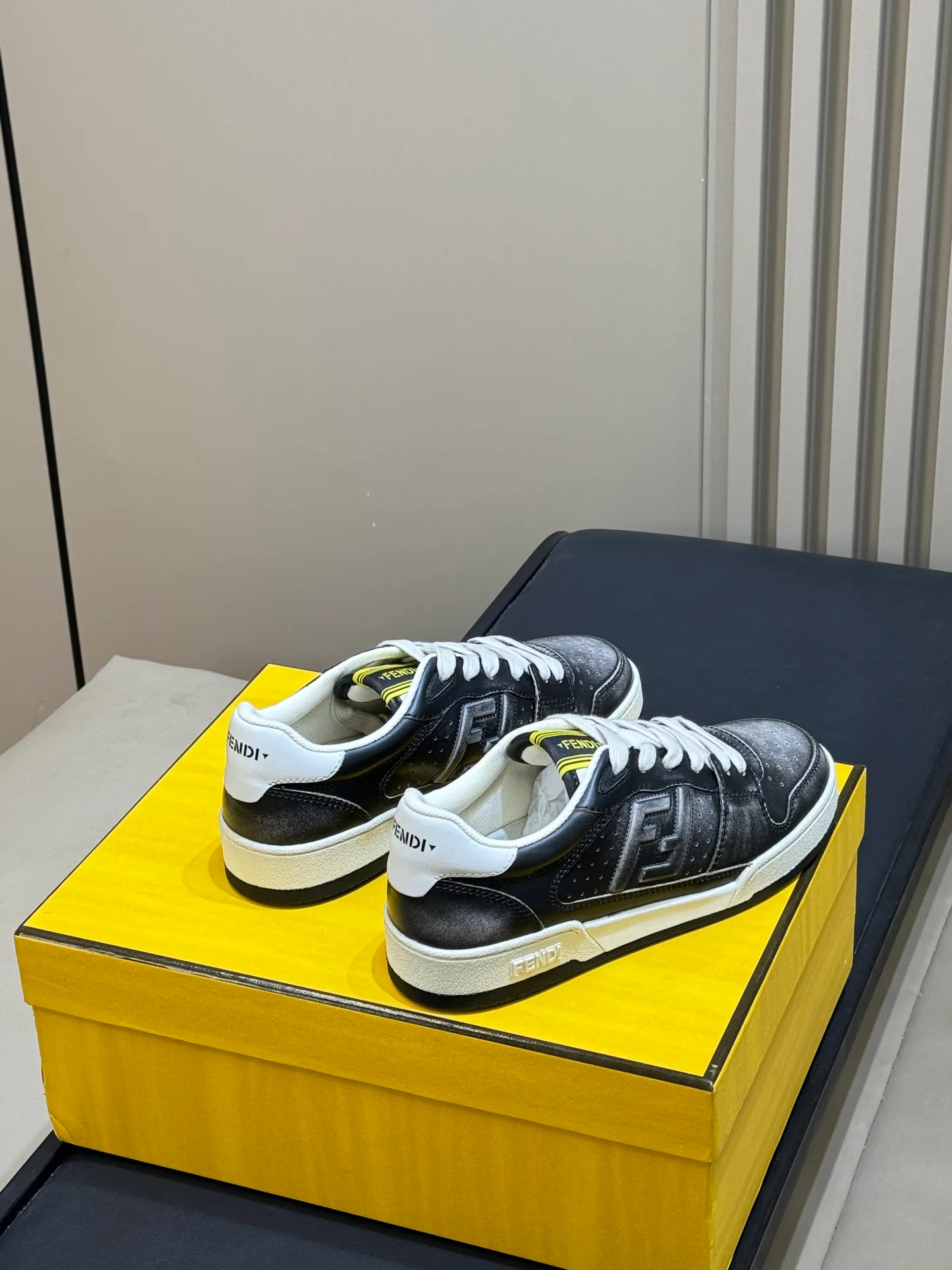 Women's Sneakers FENDI 18073181