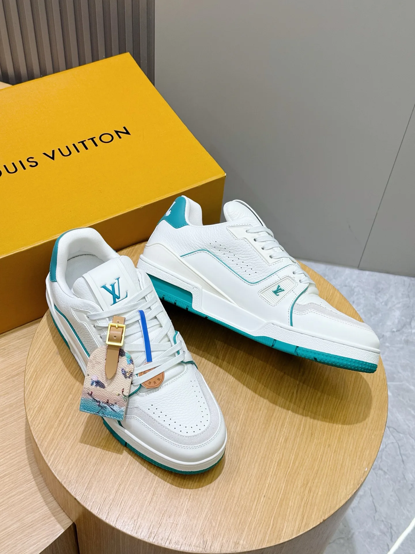 Men's Sneakers LOUIS VUITTON 18400373