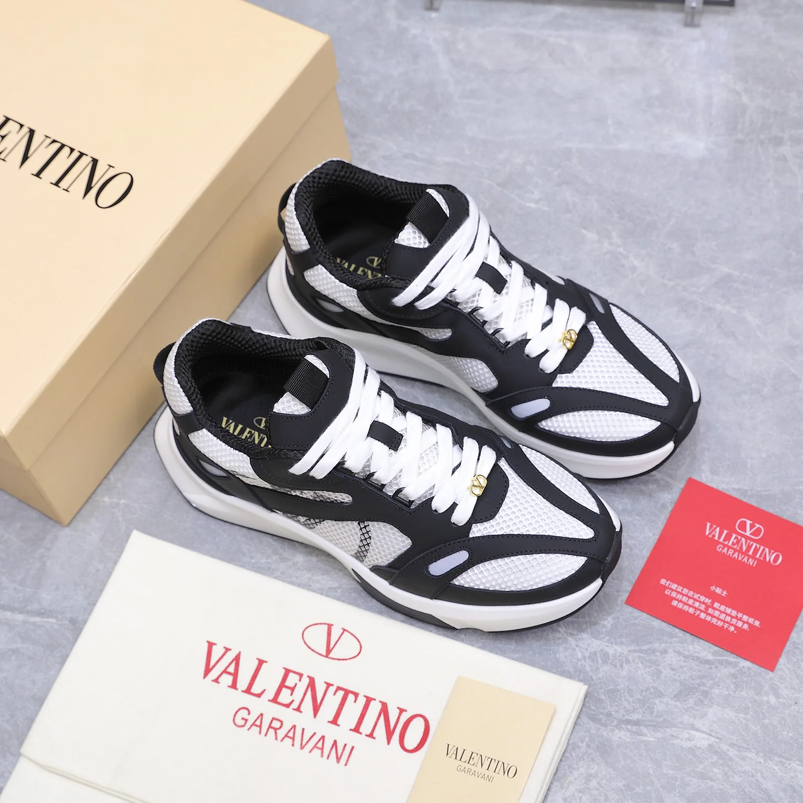 Men's Sneakers VALENTINO 17604591