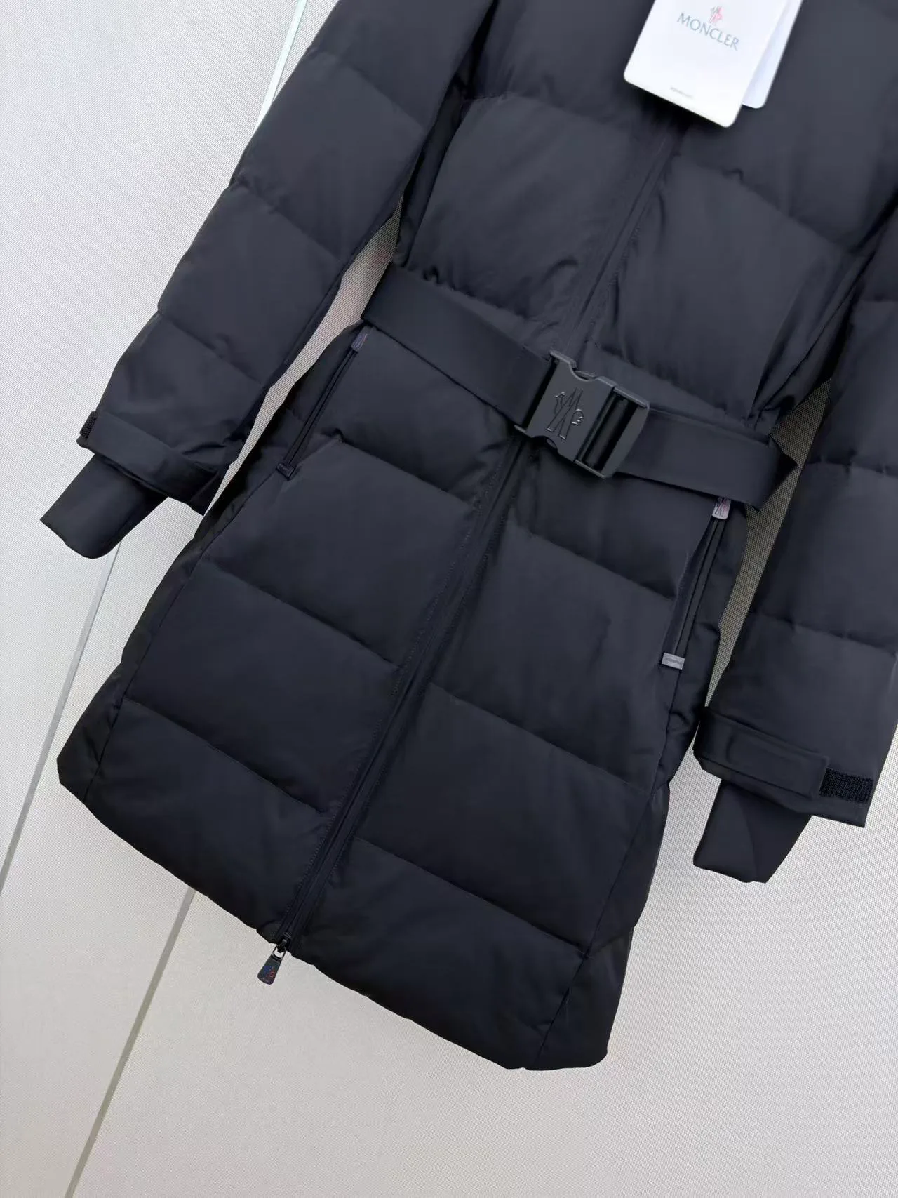 Women's Jackets And Down Jackets MONCLER 18402391