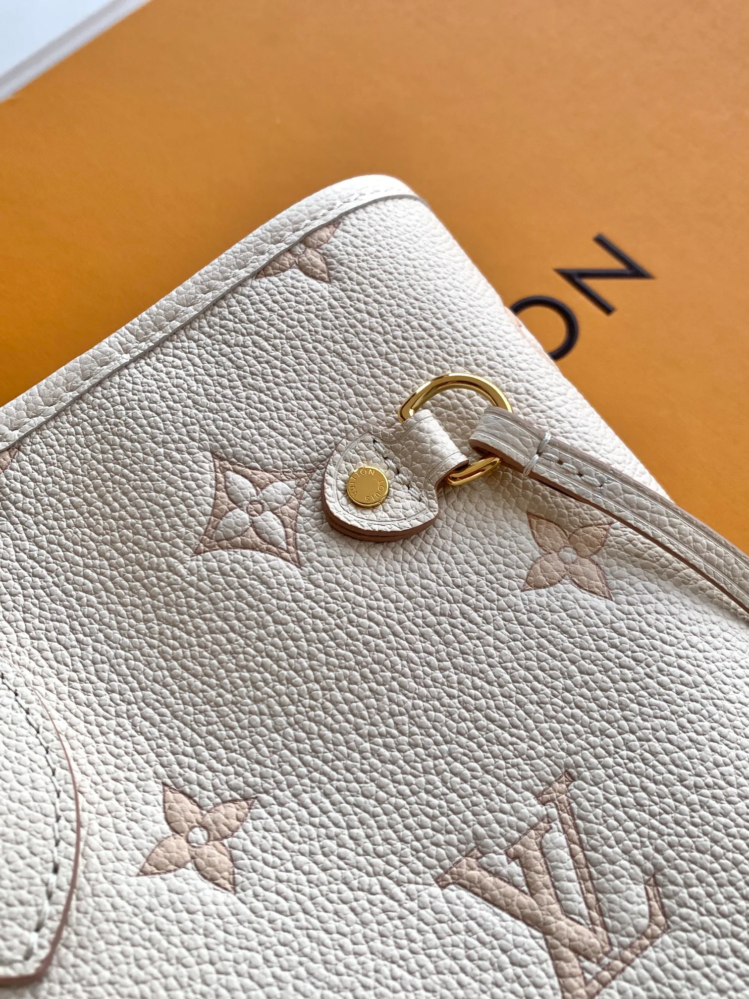 Women's Classic Handbags LOUIS VUITTON 18156577