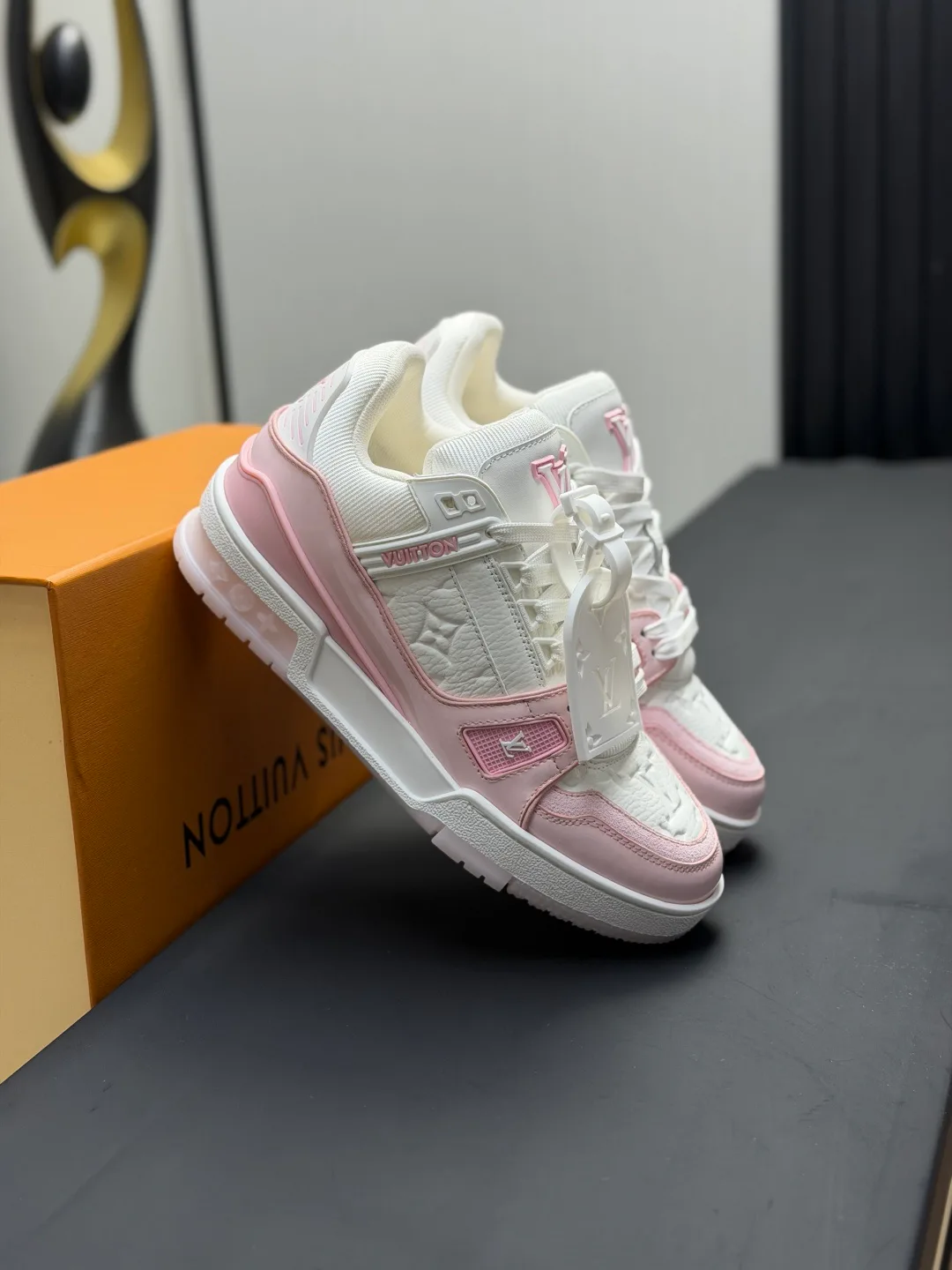Women's Sneakers LOUIS VUITTON 18011596