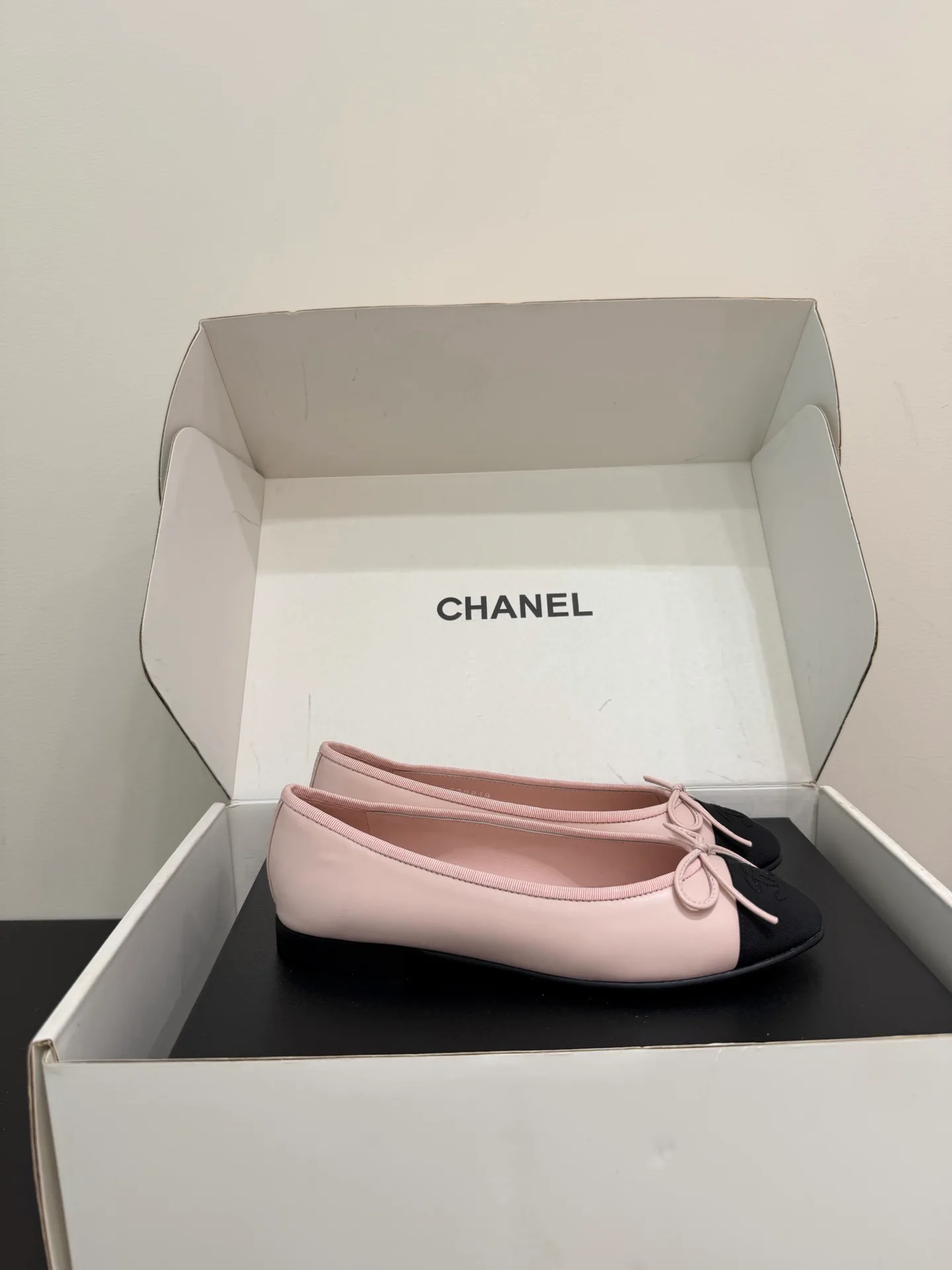 Women's Ballet Flats CHANEL 18080137