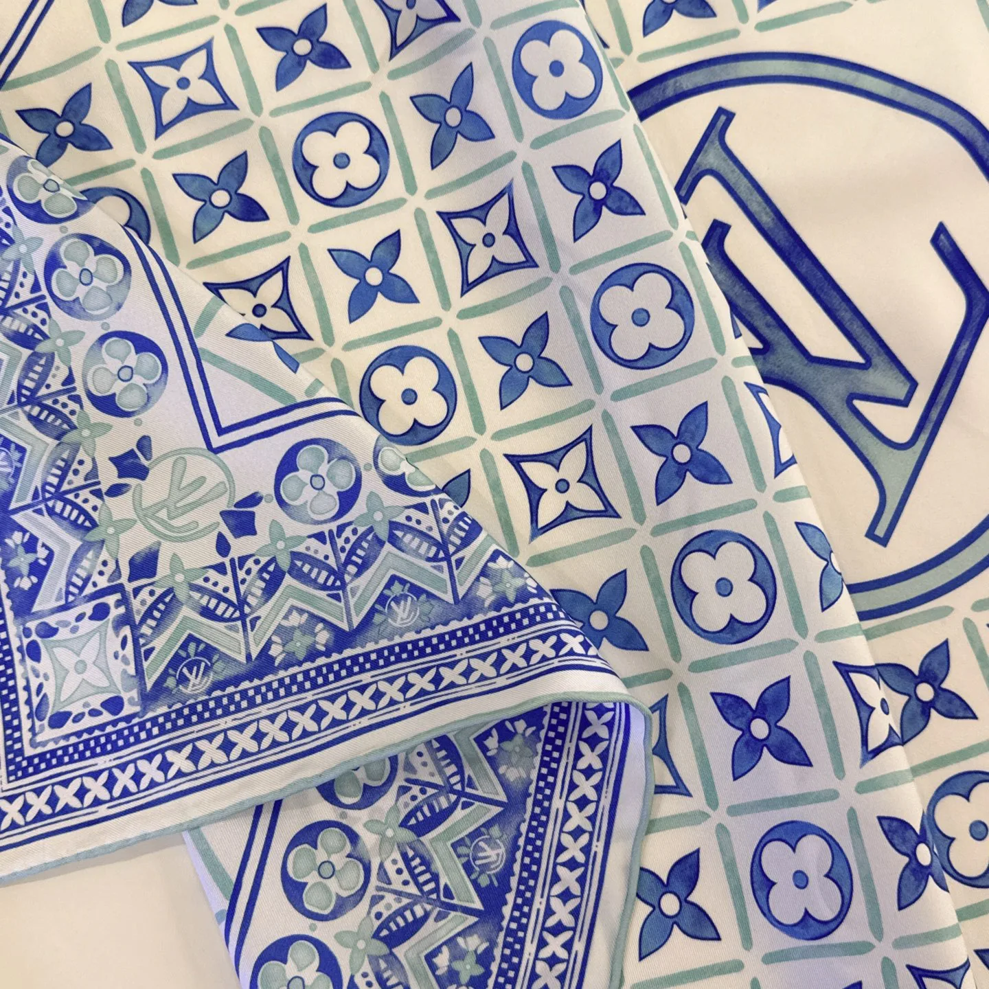 Silk Scarves LOUIS VUITTON 17257487