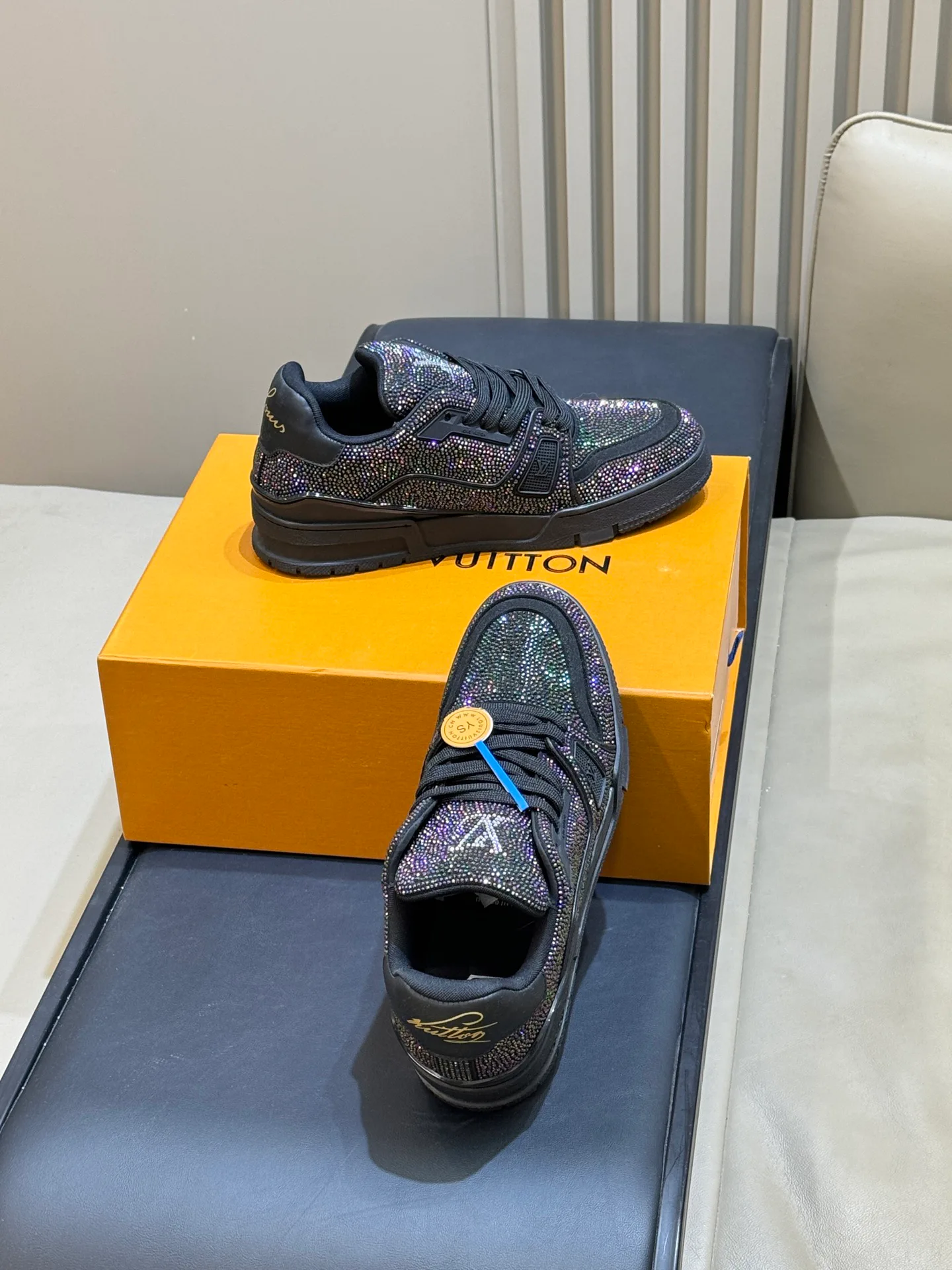 Women's Sneakers LOUIS VUITTON 18073561