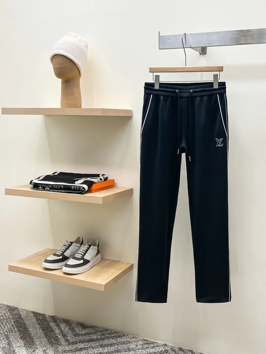 Men's Trousers LOUIS VUITTON 18499212