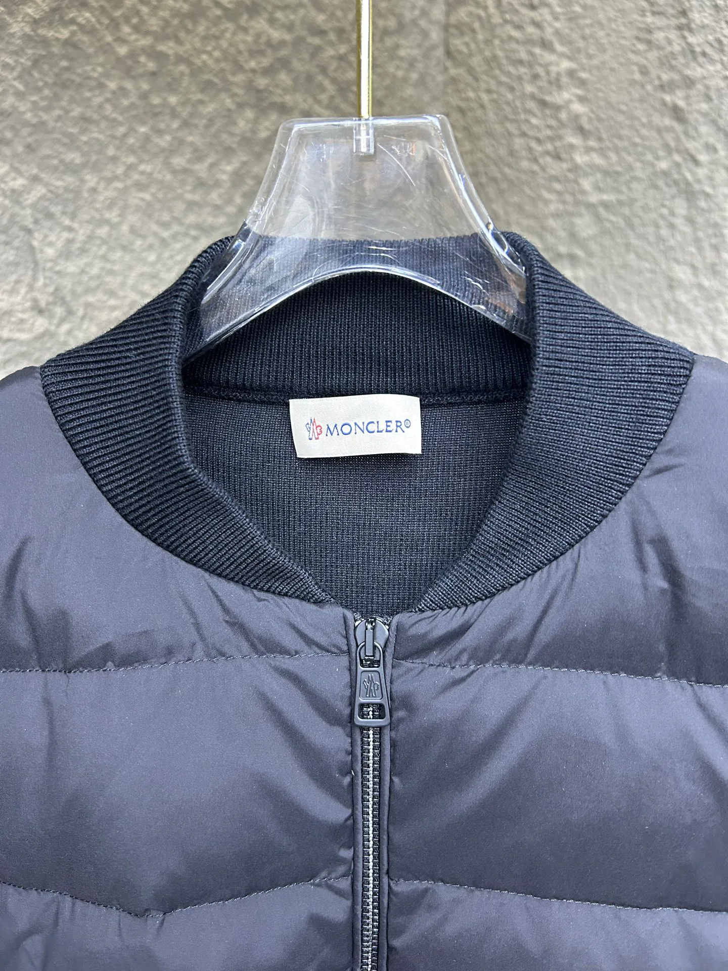 Women's Jackets And Down Jackets MONCLER 17323195