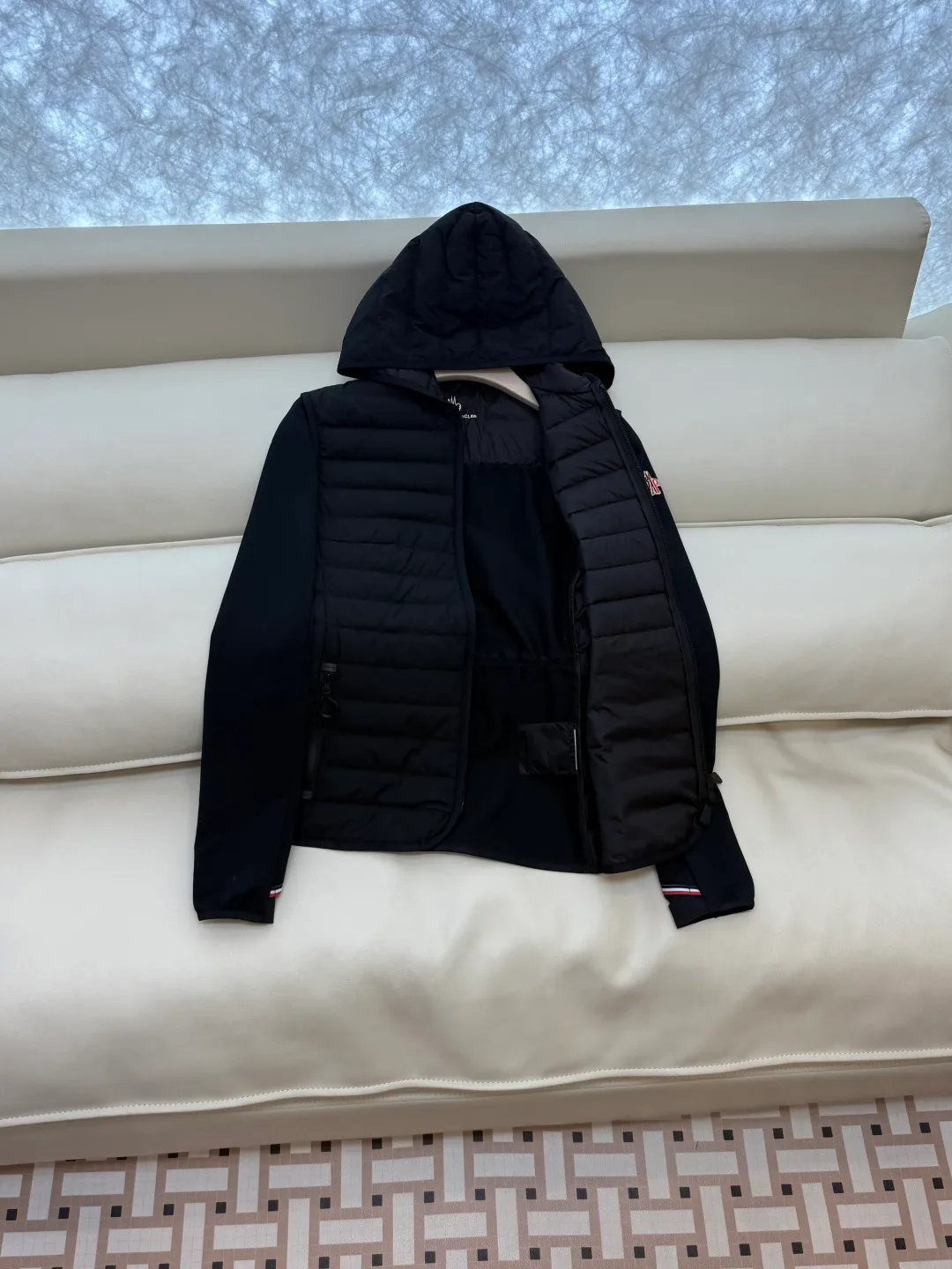 Women's Jackets And Down Jackets MONCLER 18512976