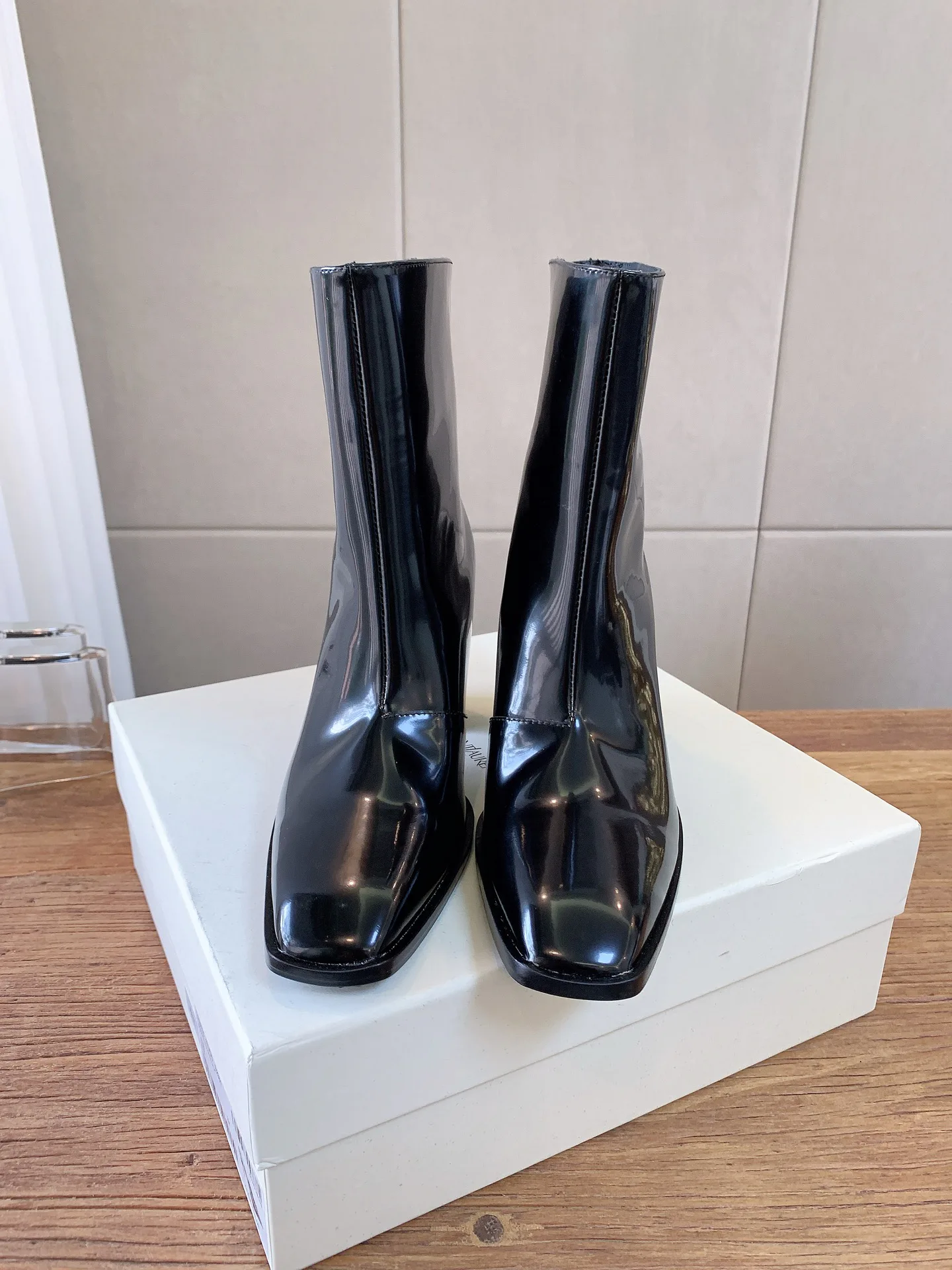 Women's Booties SAINT LAURENT 18365365