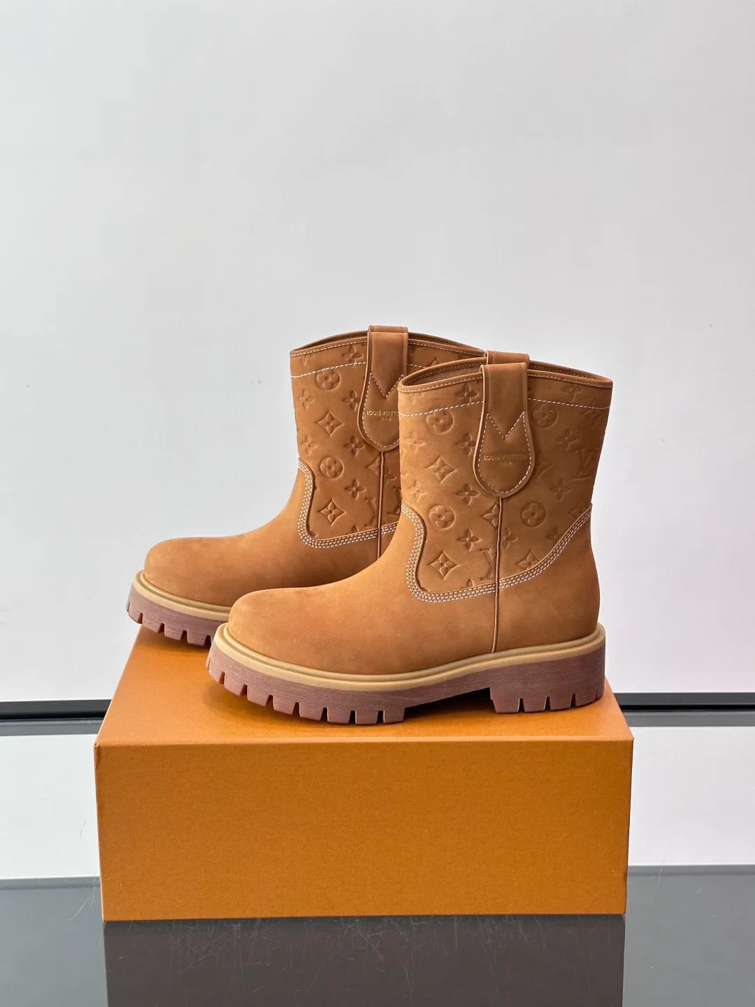 Men's Ankle Boots LOUIS VUITTON 18102786