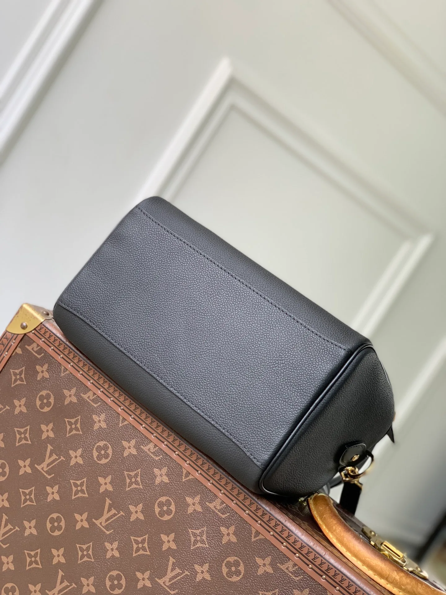 Women's Classic Handbags LOUIS VUITTON 18147525