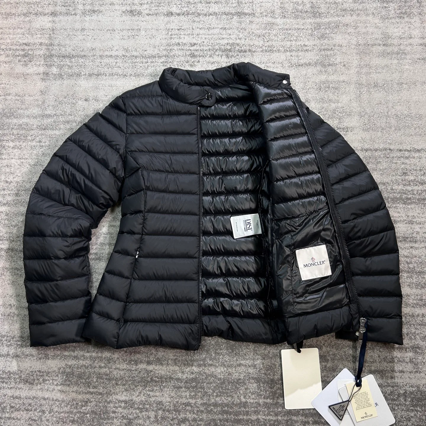 Women's Jackets And Down Jackets MONCLER 18133832