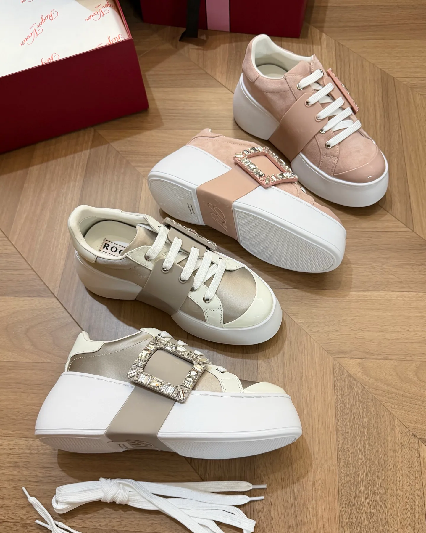 Women's Sneakers ROGER VIVIER 18427939
