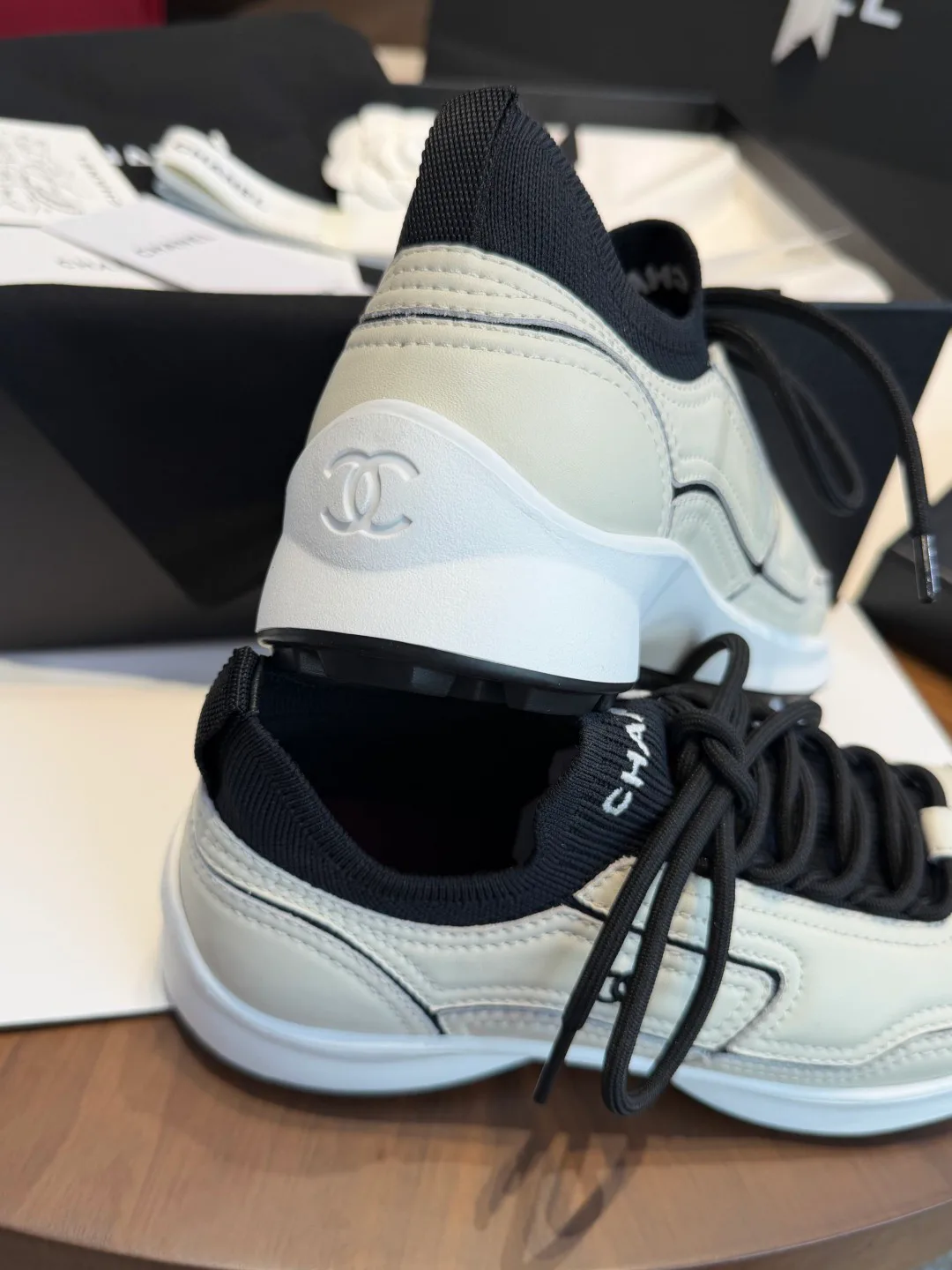 Women's Sneakers CHANEL 18067087