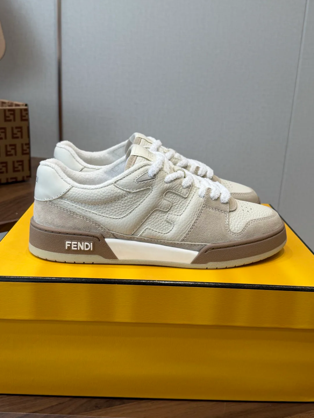 Women's Sneakers FENDI 17908427