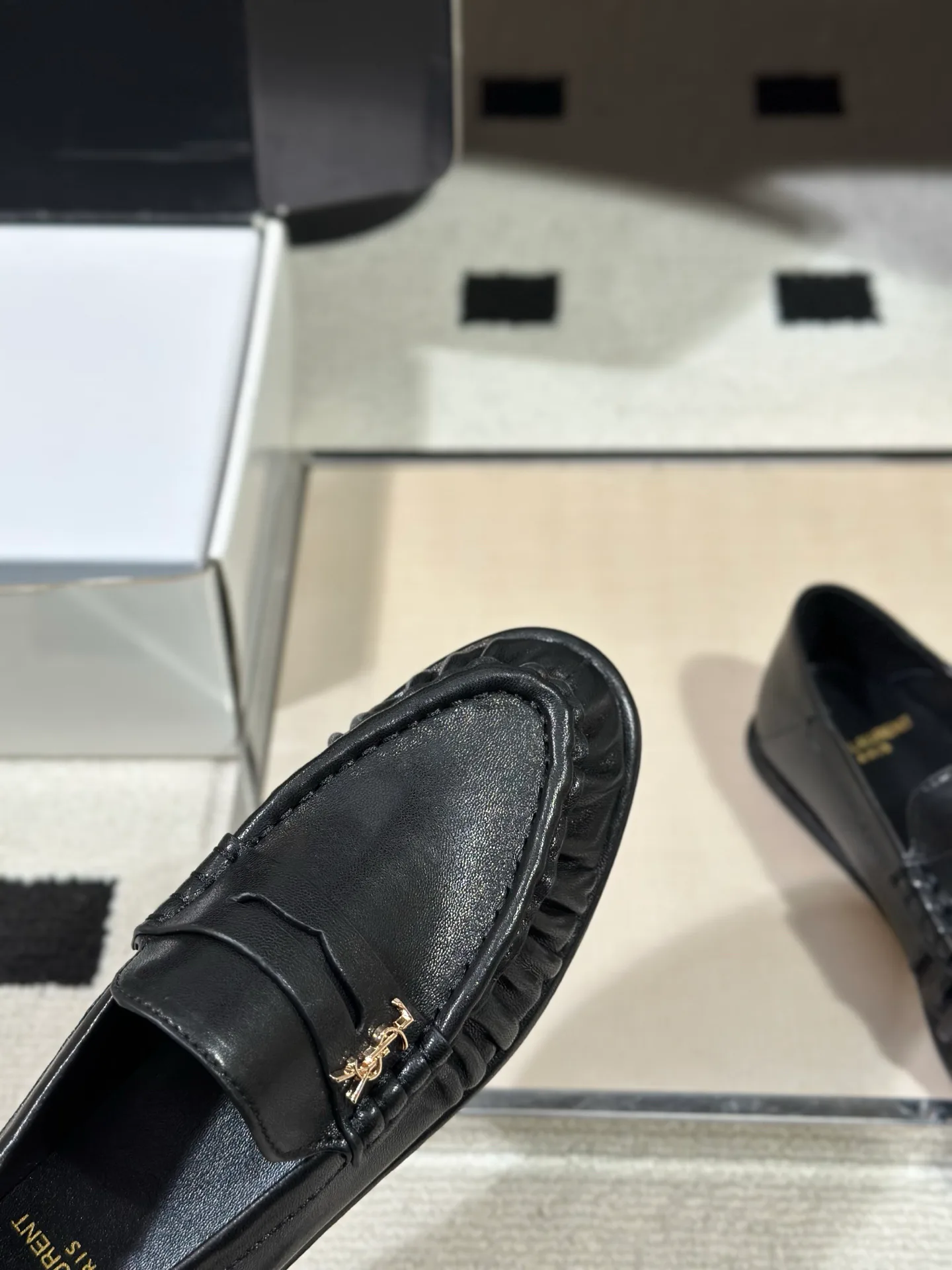 Women's Loafers And Moccasins SAINT LAURENT 18041758