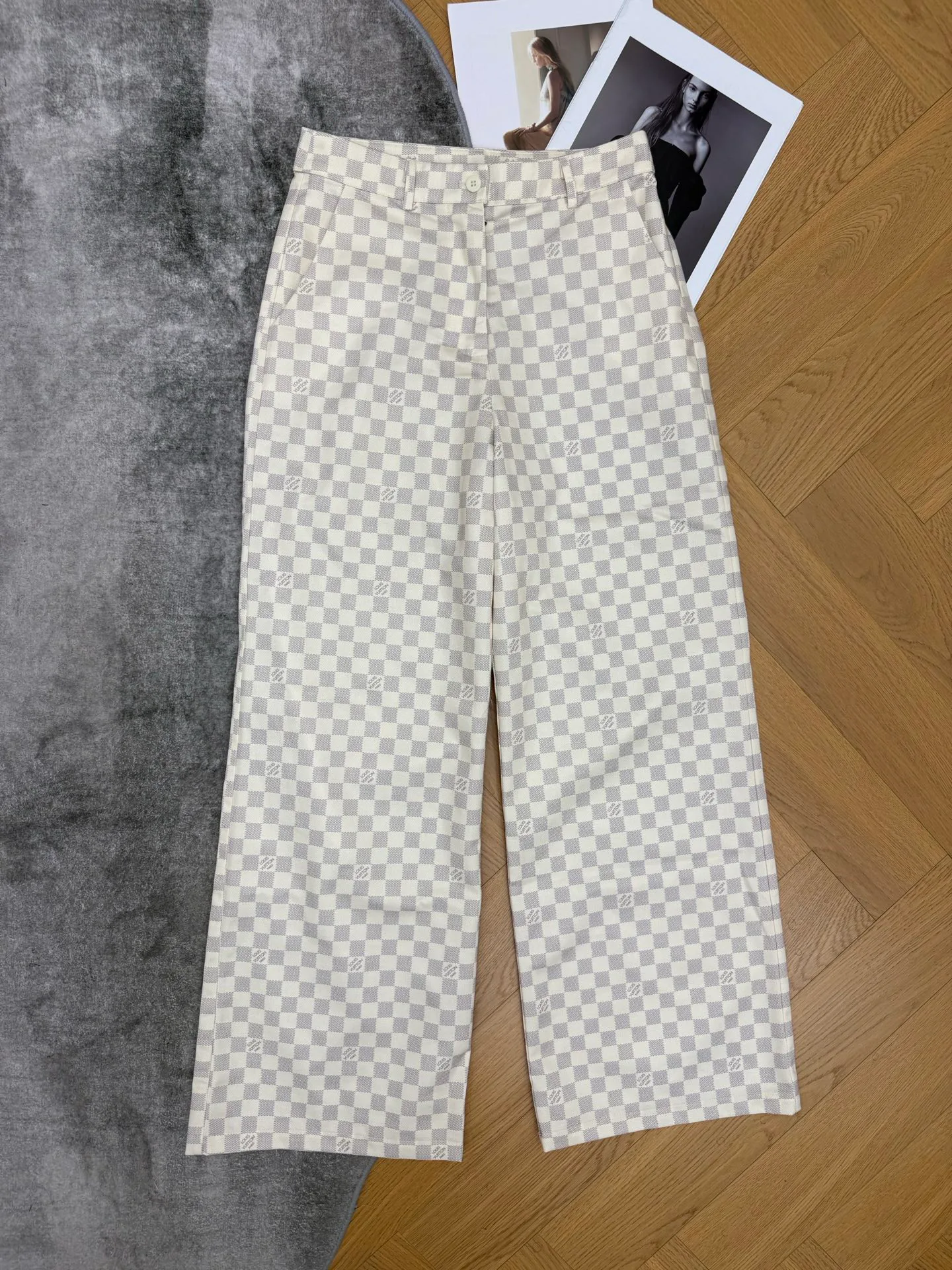 Women's Trousers LOUIS VUITTON 18348266