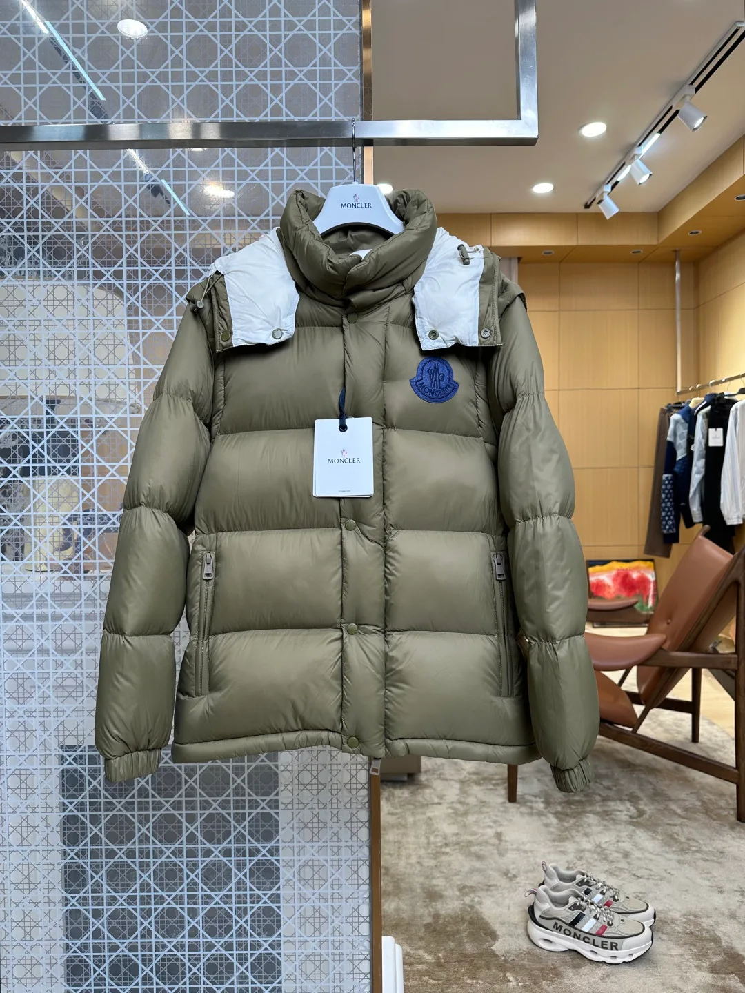 Men's Jackets And Down Jackets MONCLER 18260866