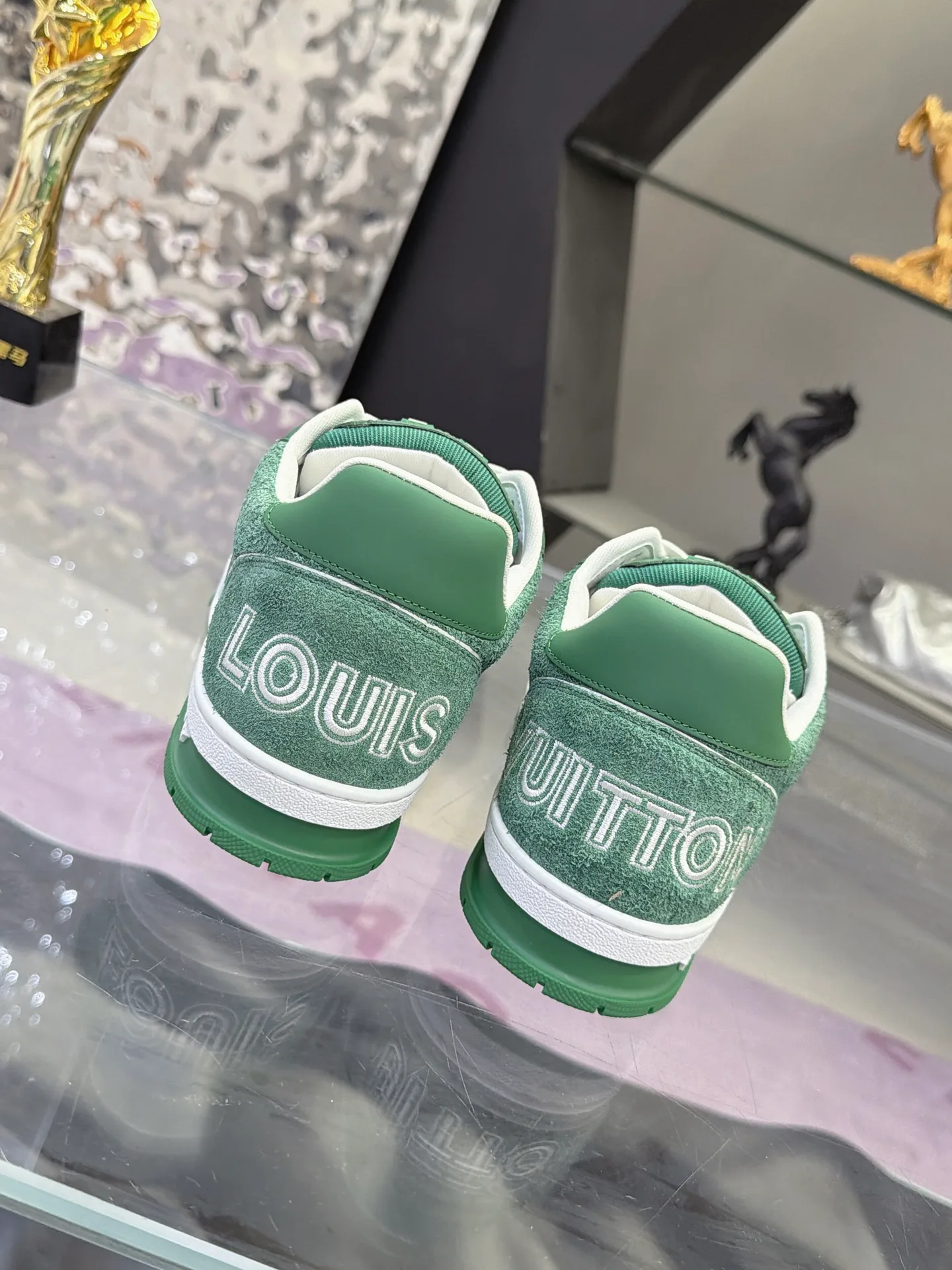 Women's Sneakers LOUIS VUITTON 17740573