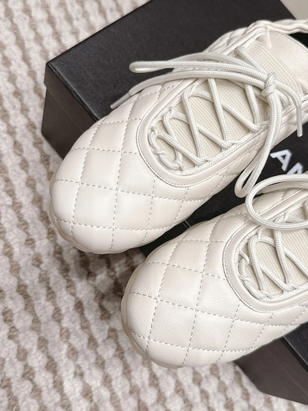 Women's Sneakers CHANEL 18034930