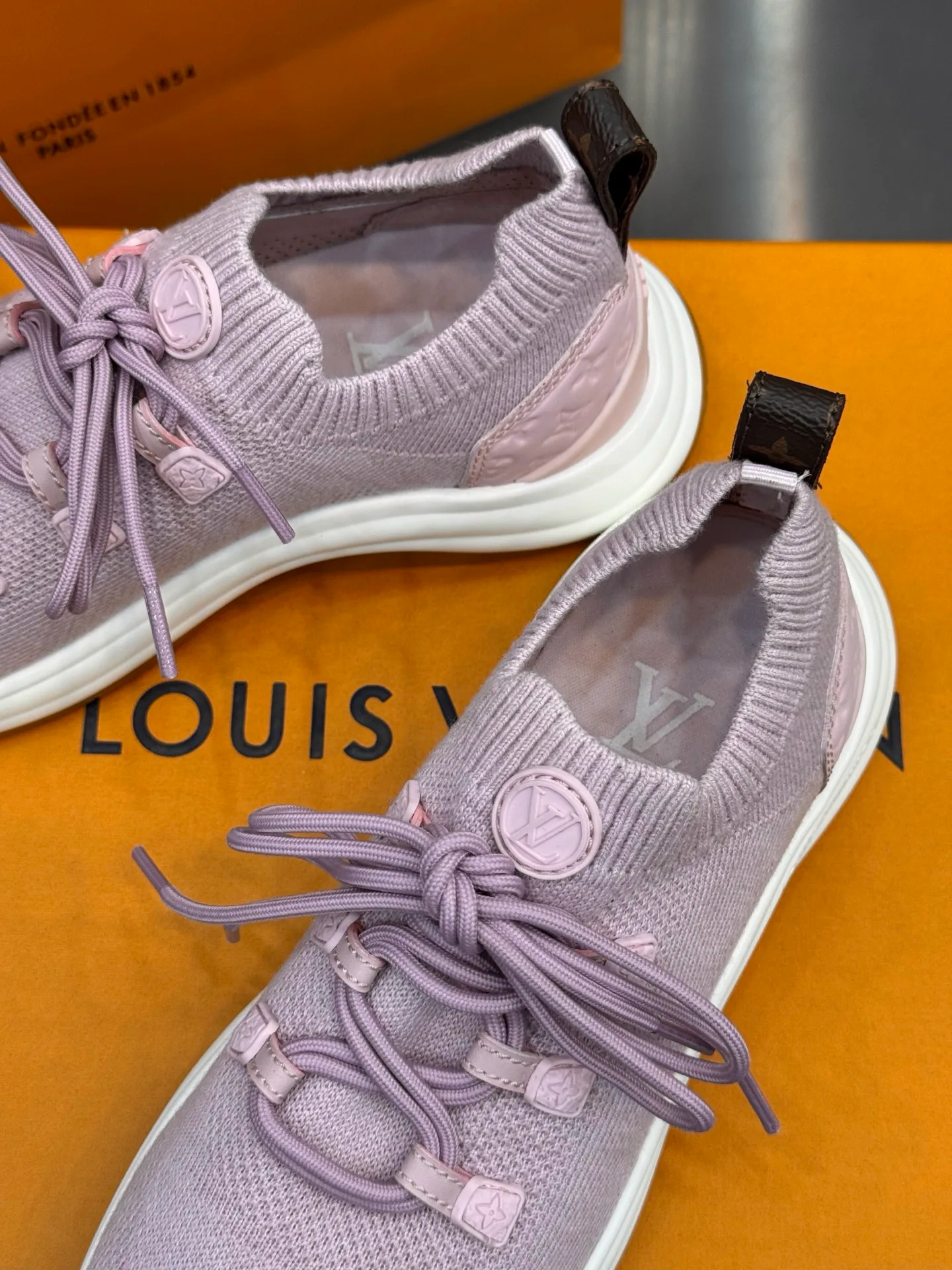 Women's Sneakers LOUIS VUITTON 18202474
