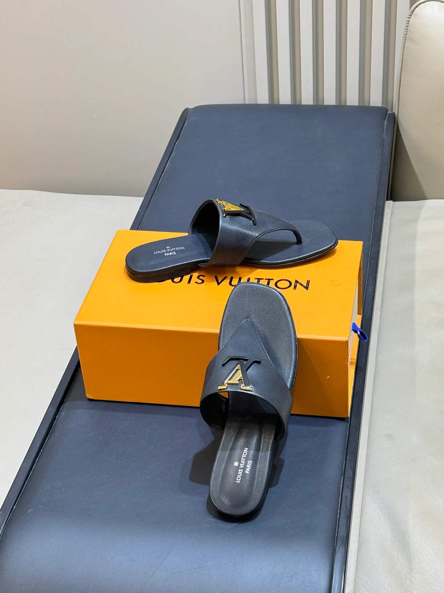 Women's Flip-Flops LOUIS VUITTON 18073245