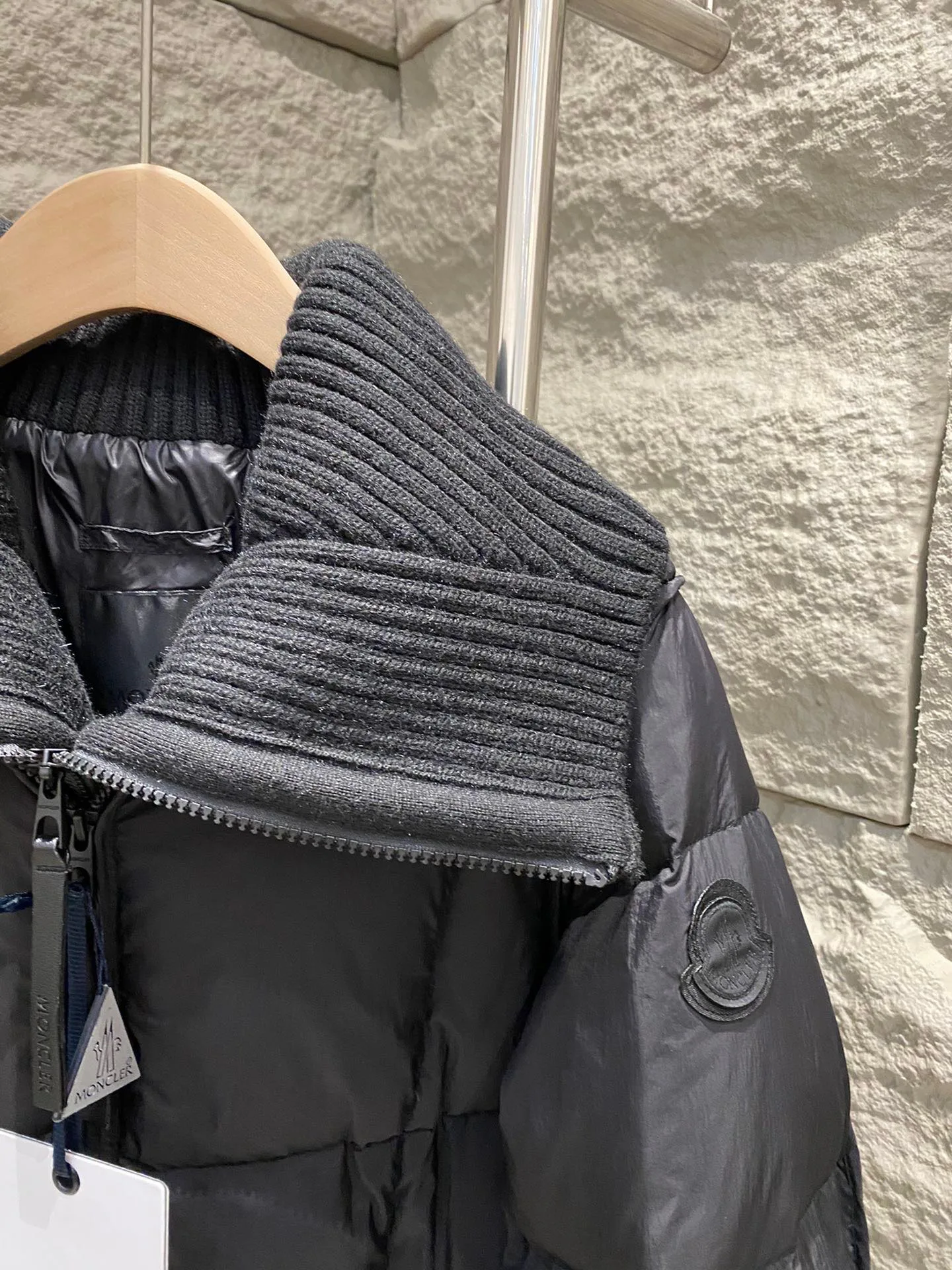 Women's Jackets And Down Jackets MONCLER 17897329