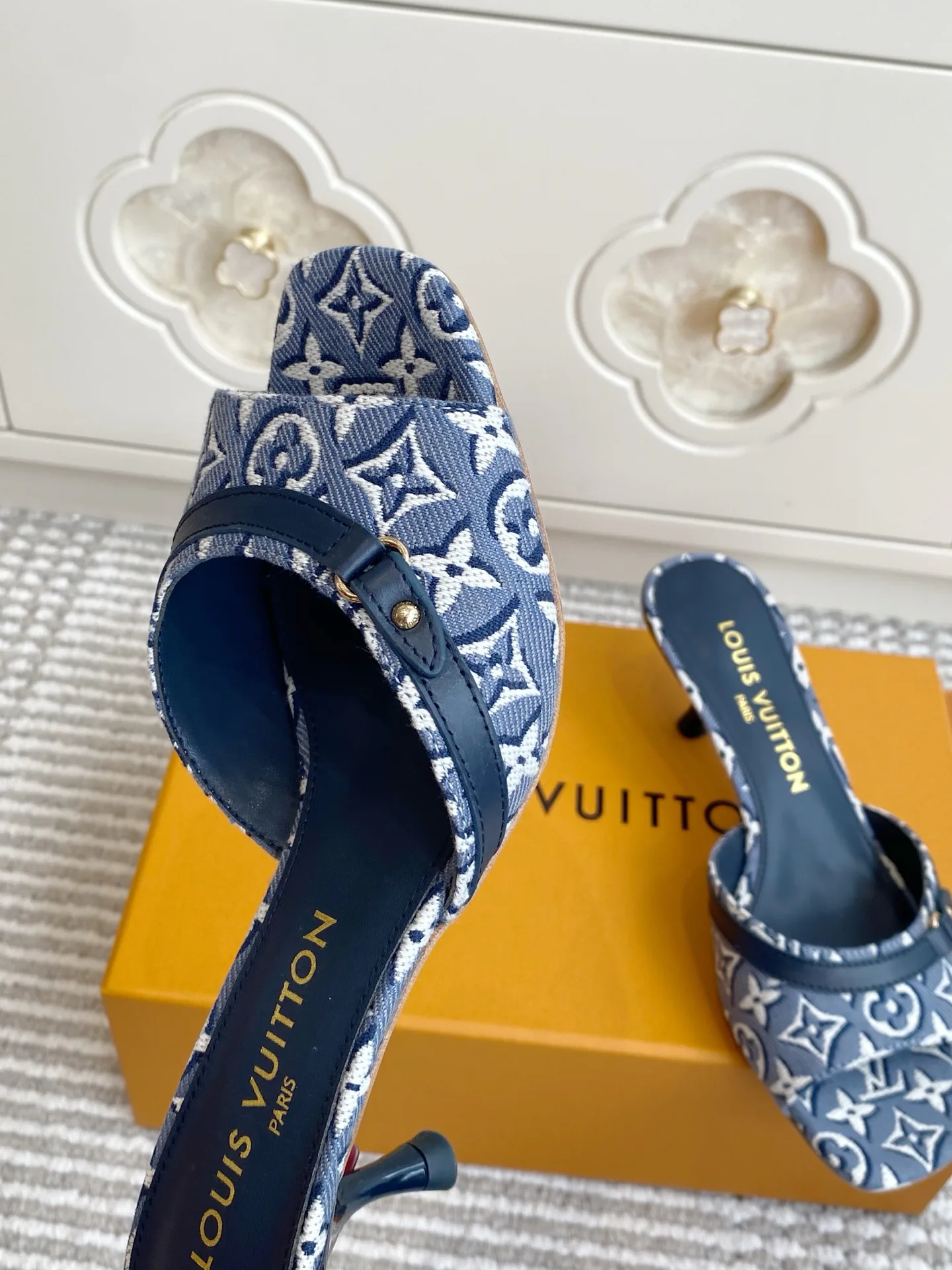 Women's Open-Toe Sandals LOUIS VUITTON 17572132